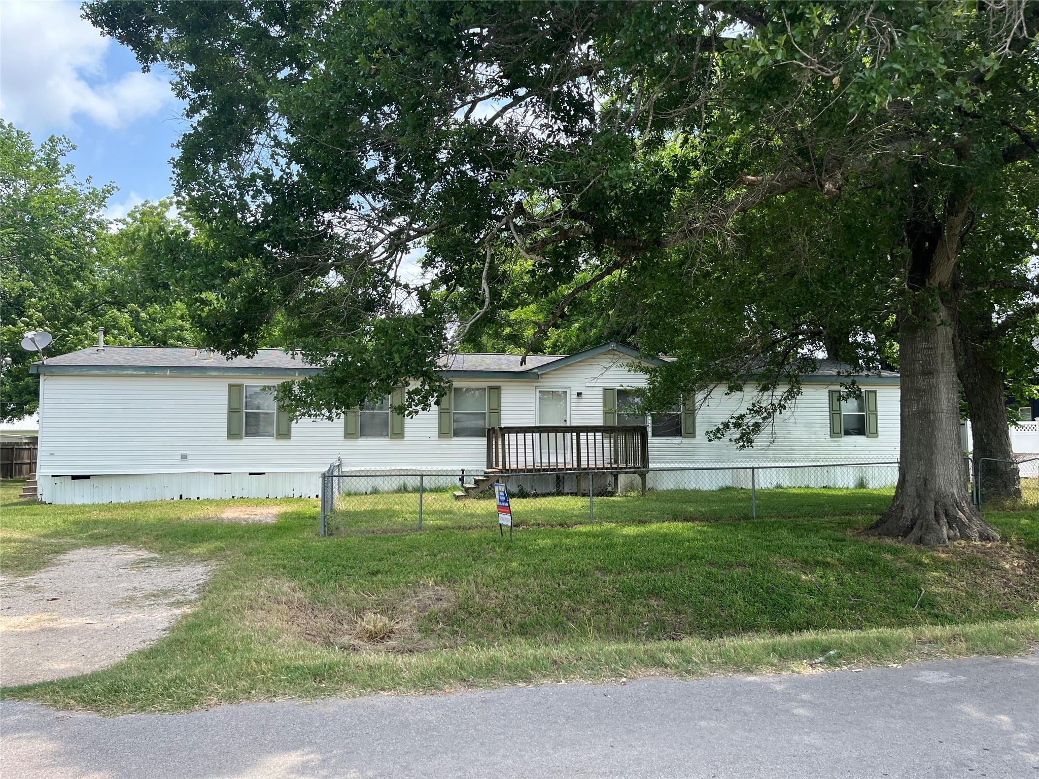 6210 Railroad Street Property Photo