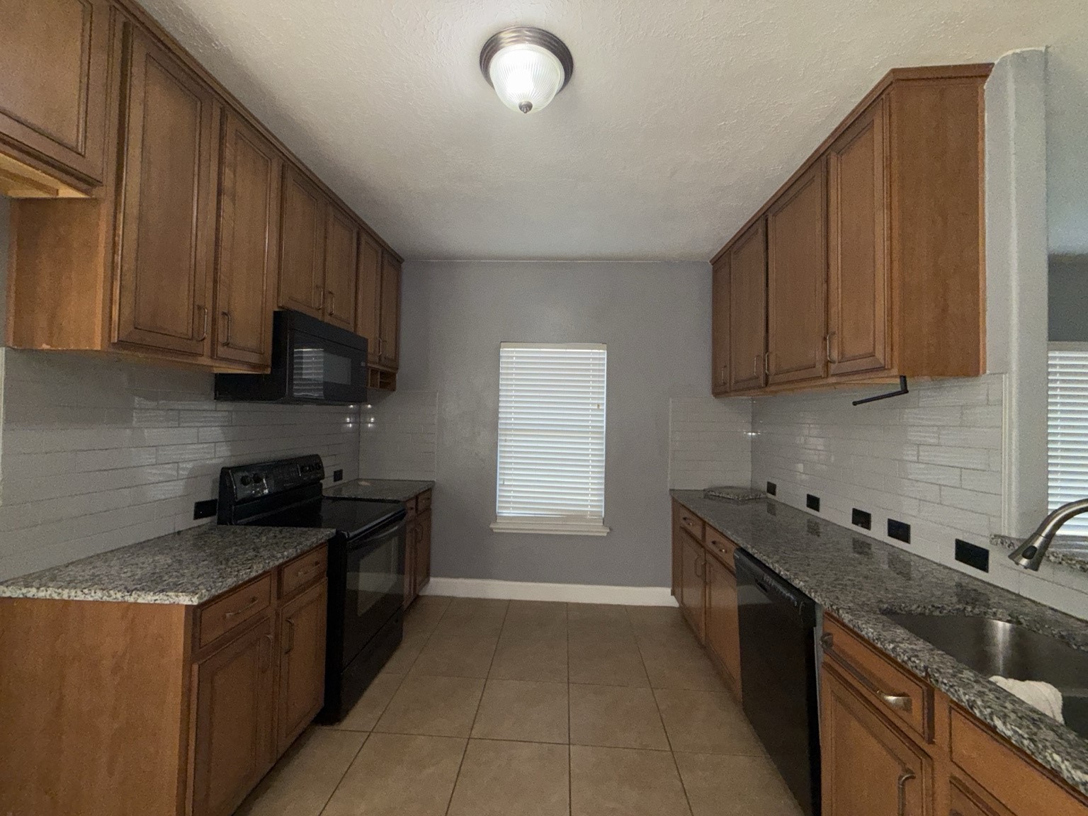 13122 Kingston Point Lane Property Photo 3