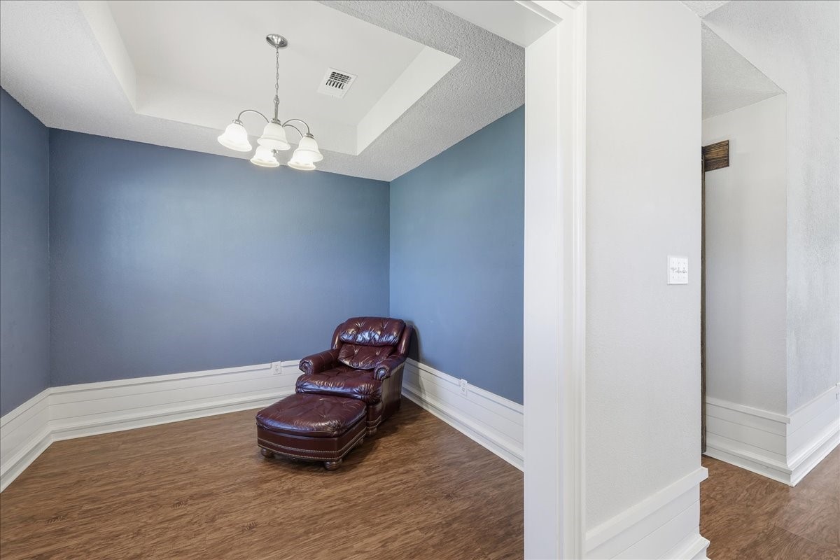5433 Hidden Meadows Drive Property Photo 4