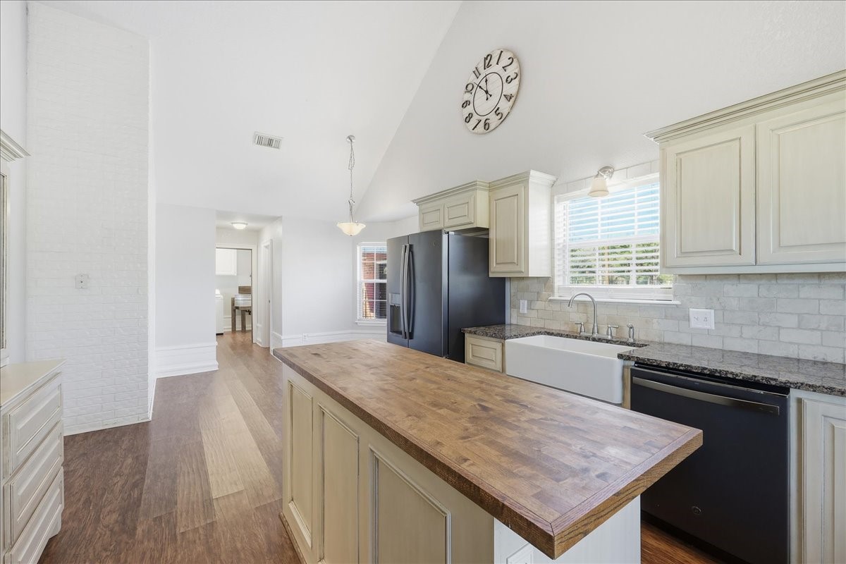 5433 Hidden Meadows Drive Property Photo 16