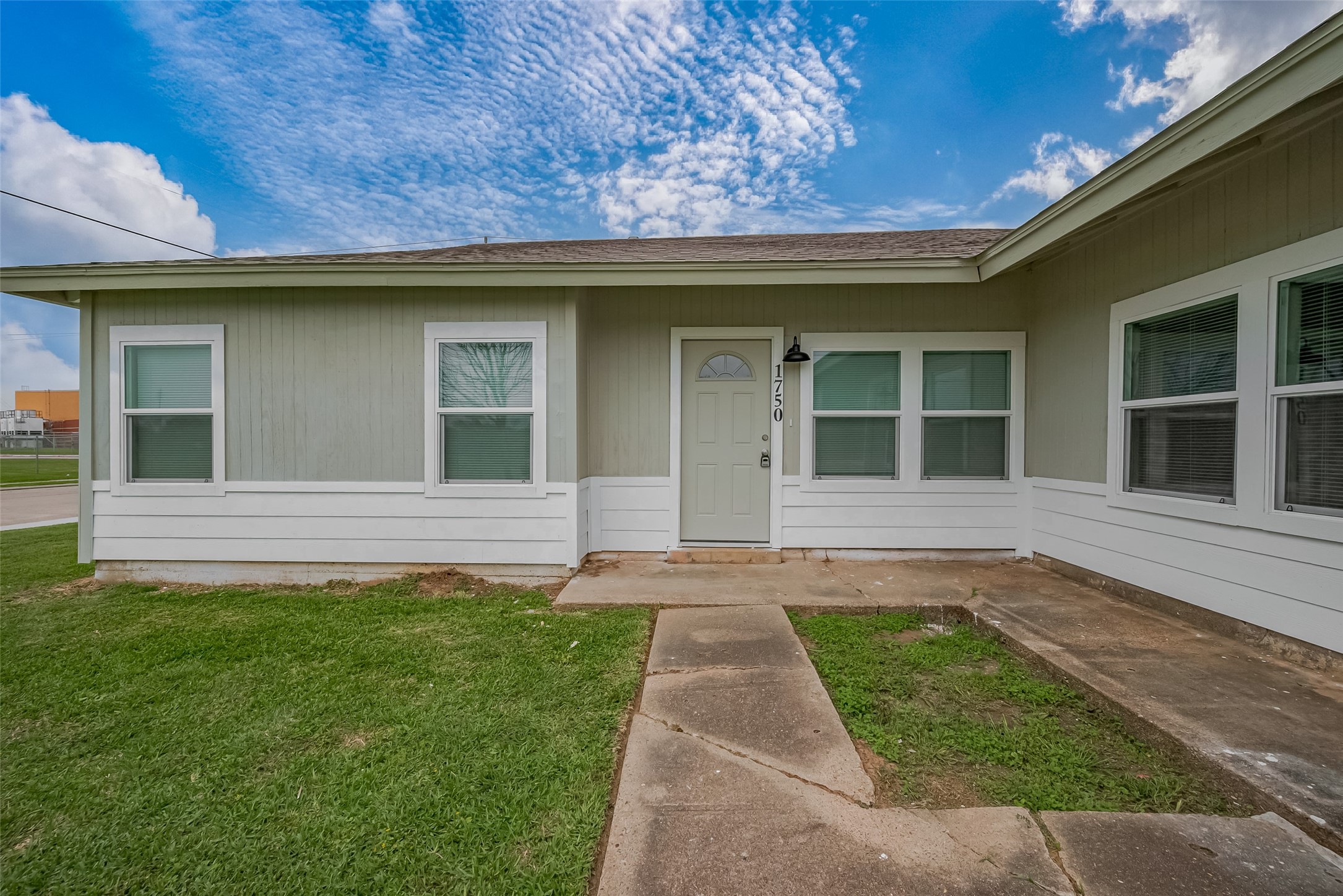 1750 Lynn Ln Lane Property Photo 1