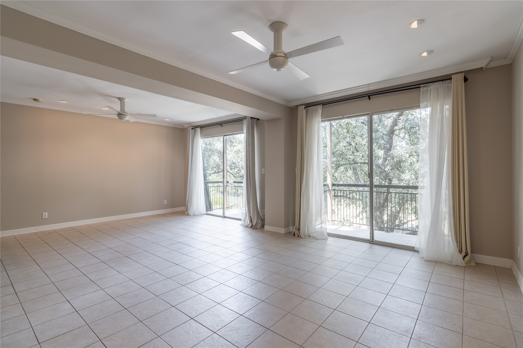 4515 Briar Hollow Place 304 Property Photo 5