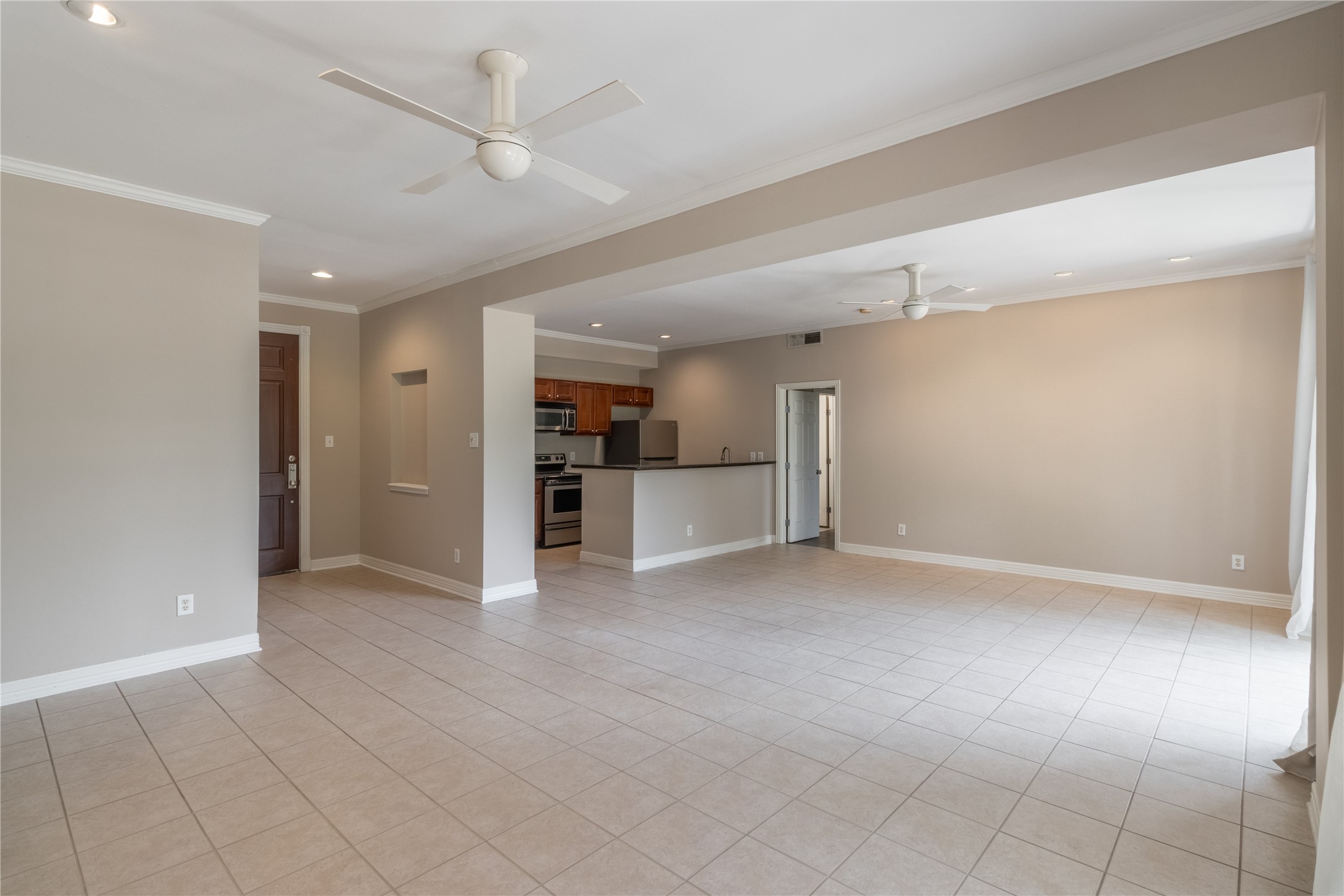 4515 Briar Hollow Place 304 Property Photo 6