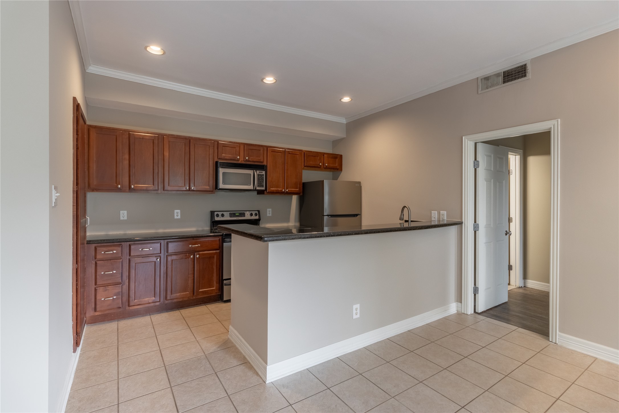 4515 Briar Hollow Place 304 Property Photo 8