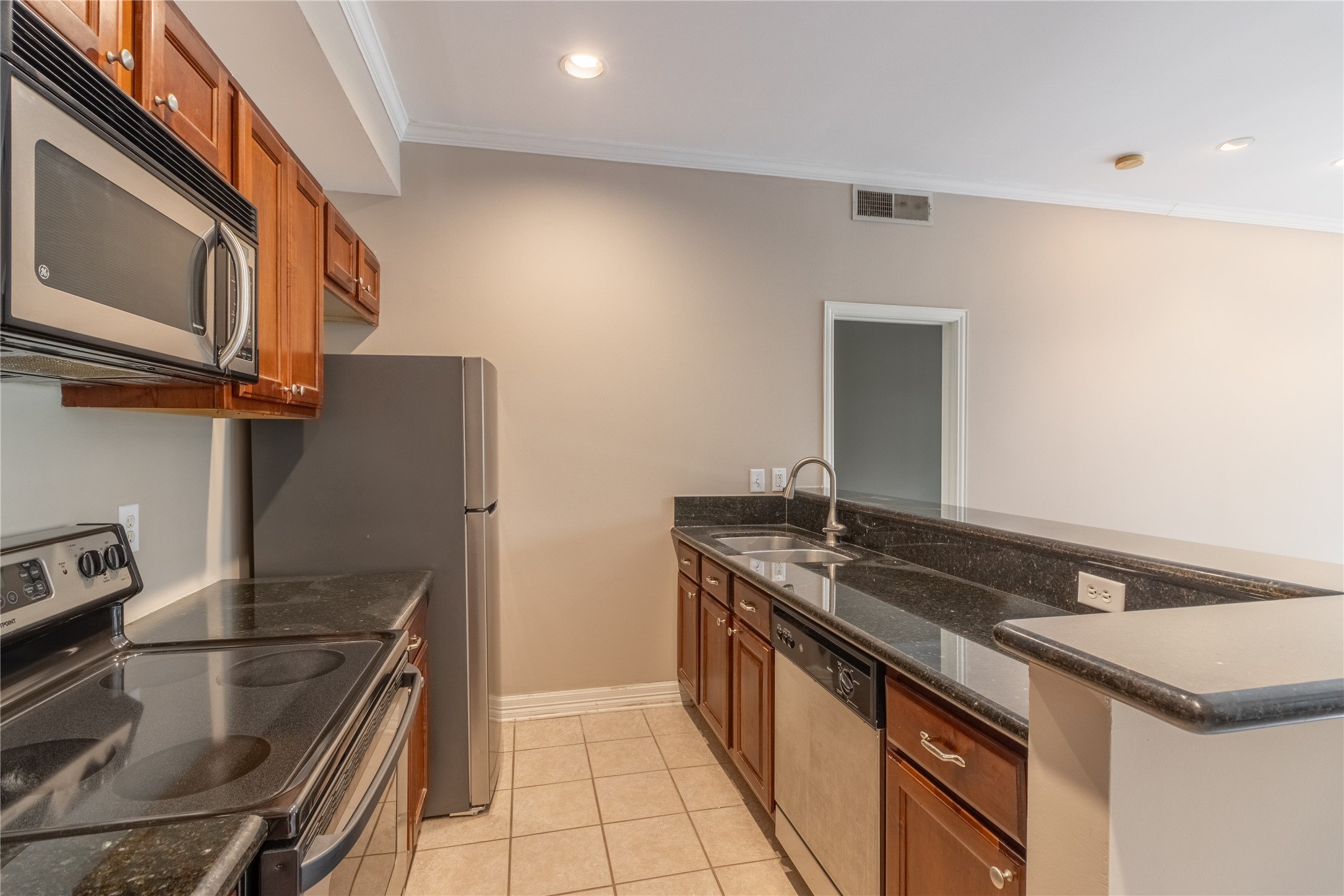 4515 Briar Hollow Place 304 Property Photo 9