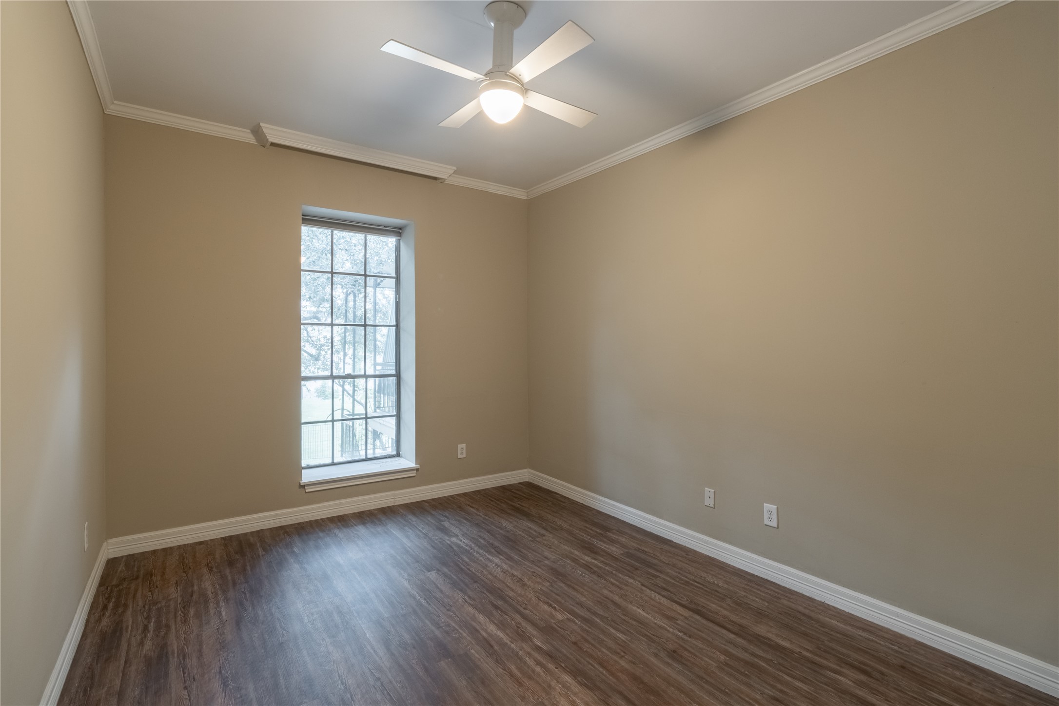 4515 Briar Hollow Place 304 Property Photo 12