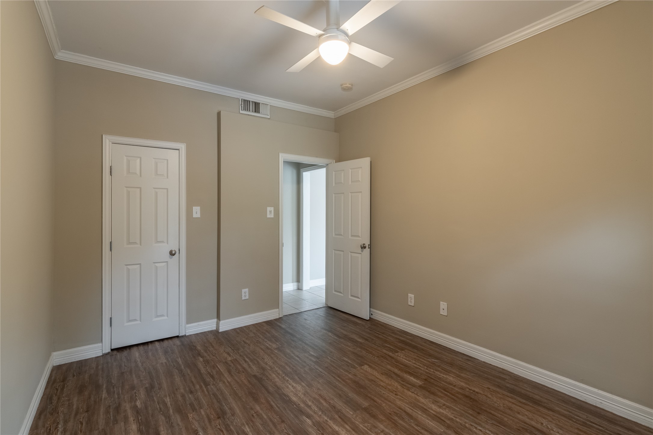 4515 Briar Hollow Place 304 Property Photo 13