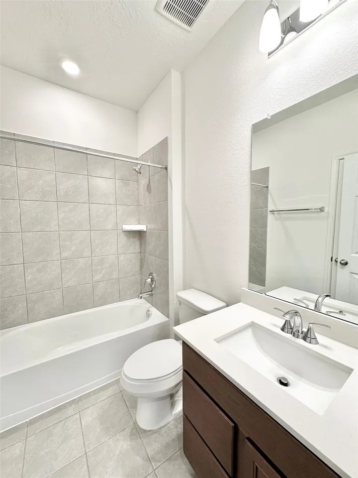 562 Broken Boulder Street Property Photo 6