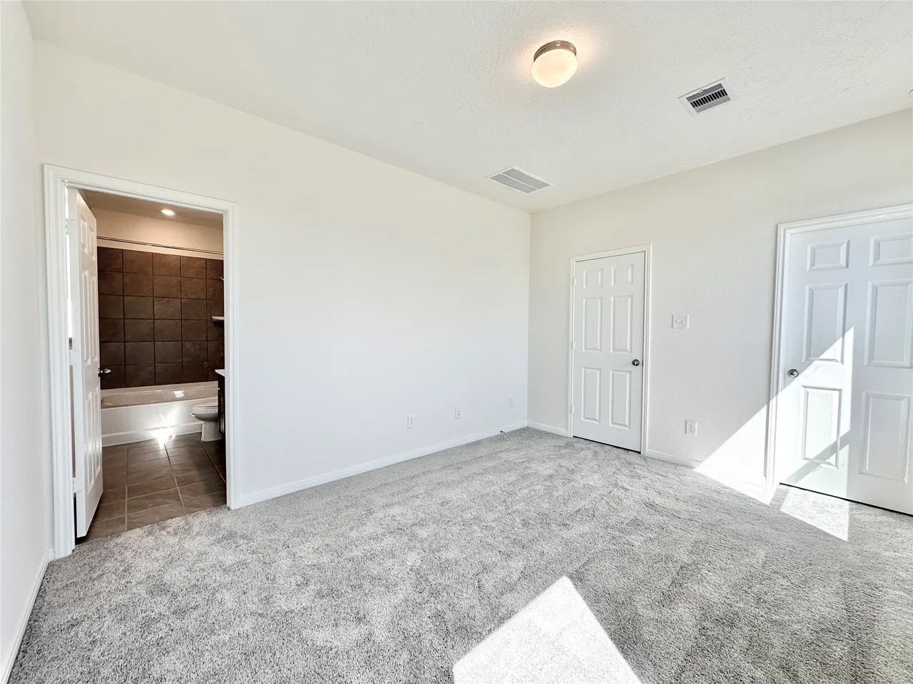 562 Broken Boulder Street Property Photo 9