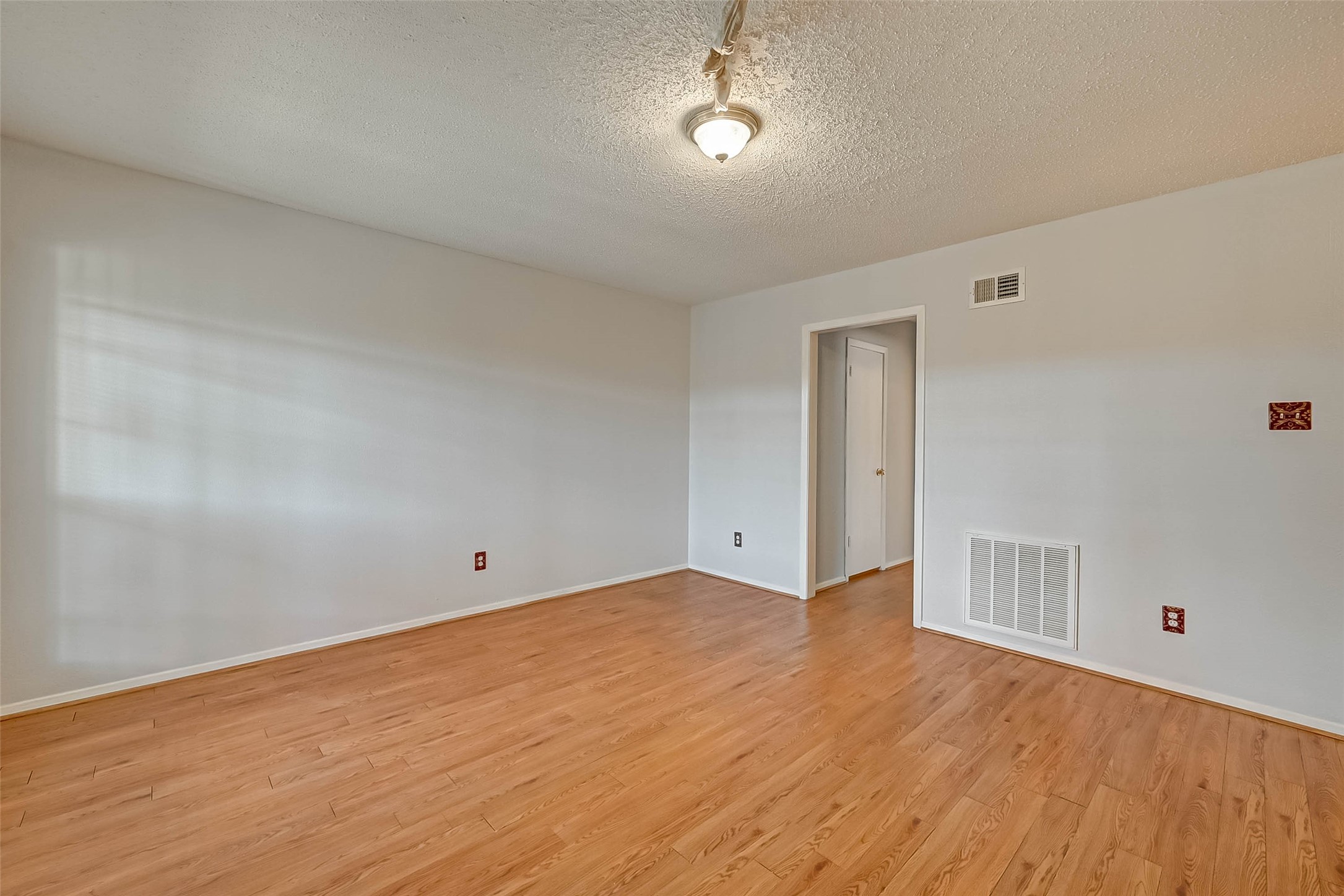 7714 Renwick Drive K113 Property Photo 5