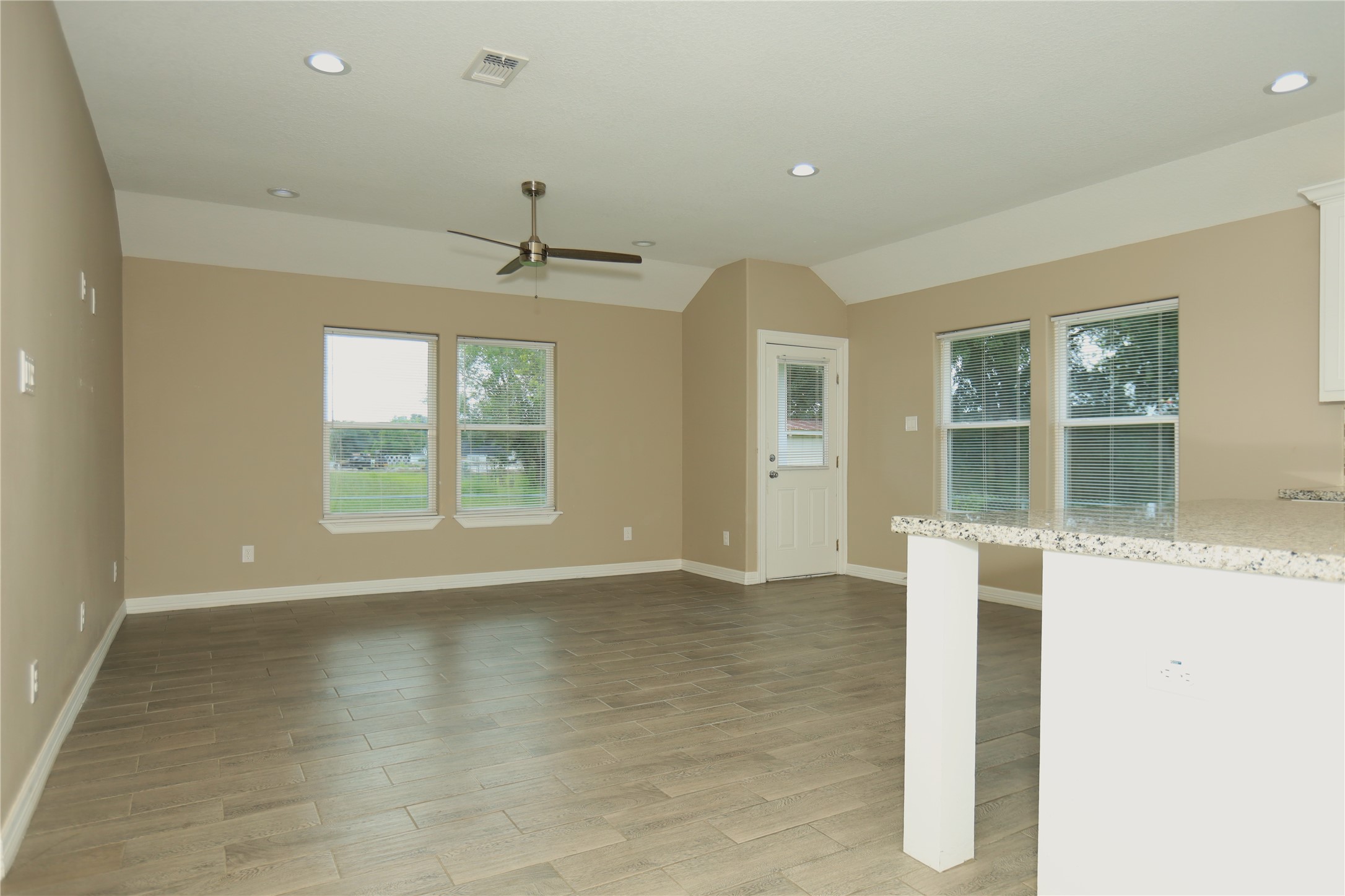 1012 Oak A Property Photo 4