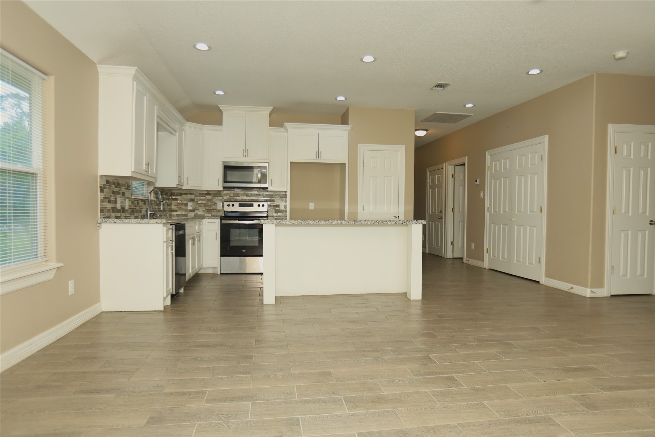 1012 Oak A Property Photo 5
