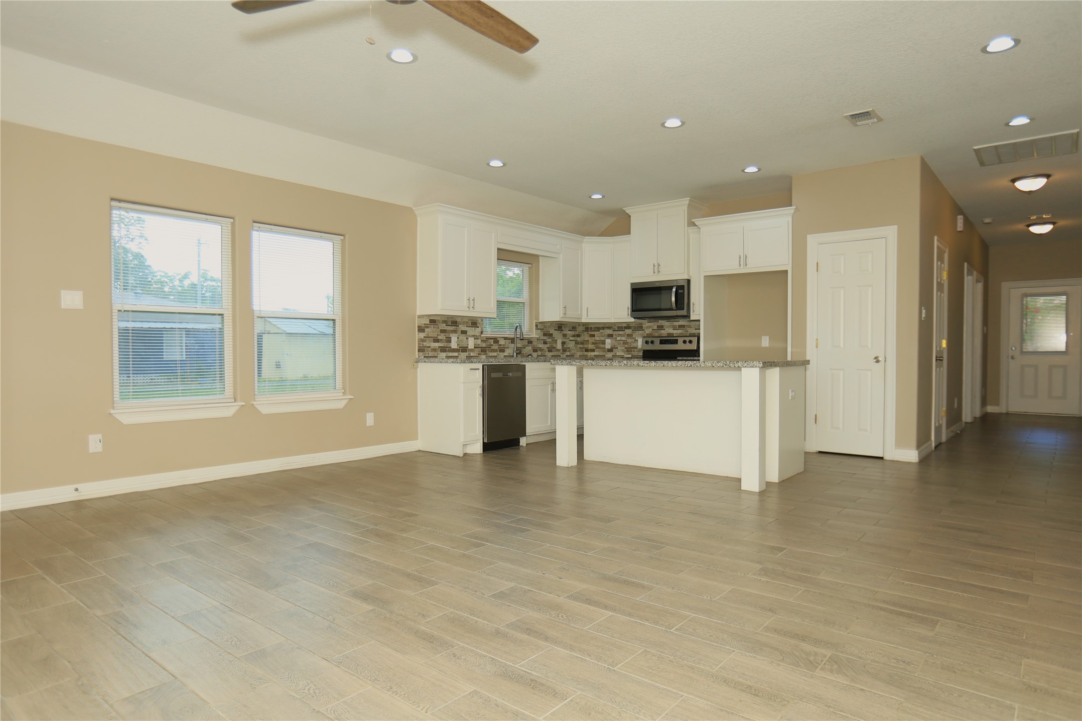 1012 Oak A Property Photo 6