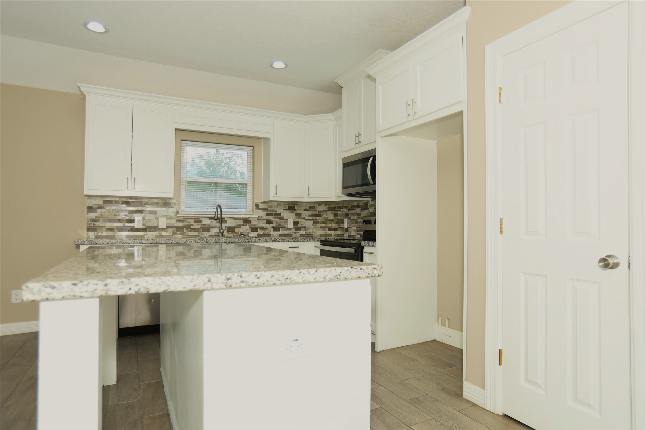 1012 Oak A Property Photo 7