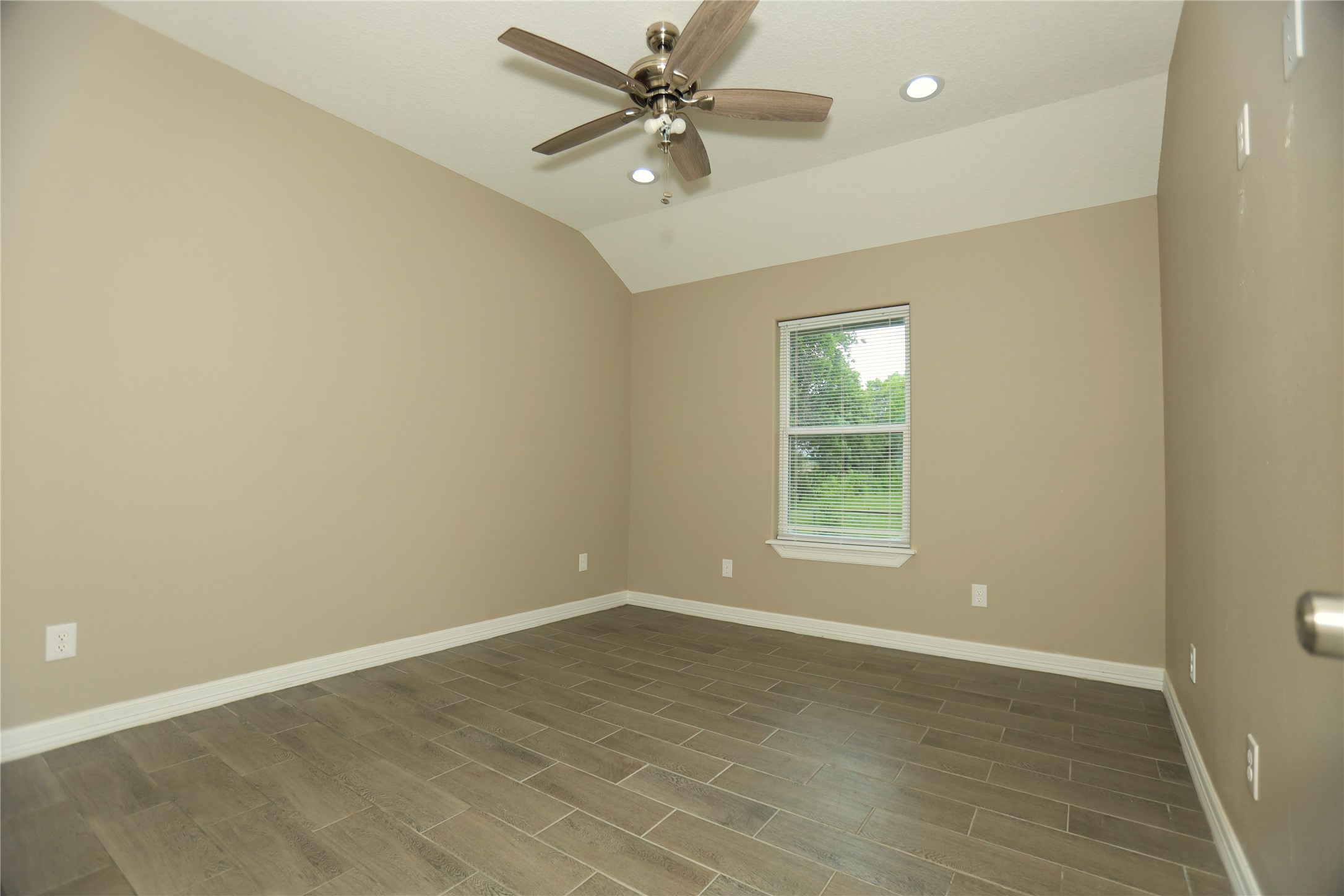 1012 Oak A Property Photo 8