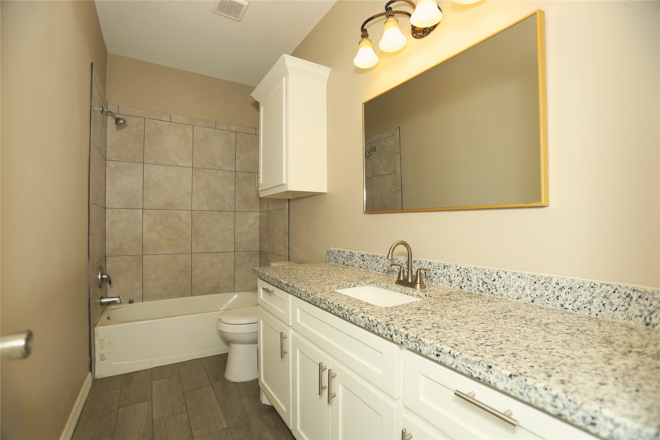 1012 Oak A Property Photo 13