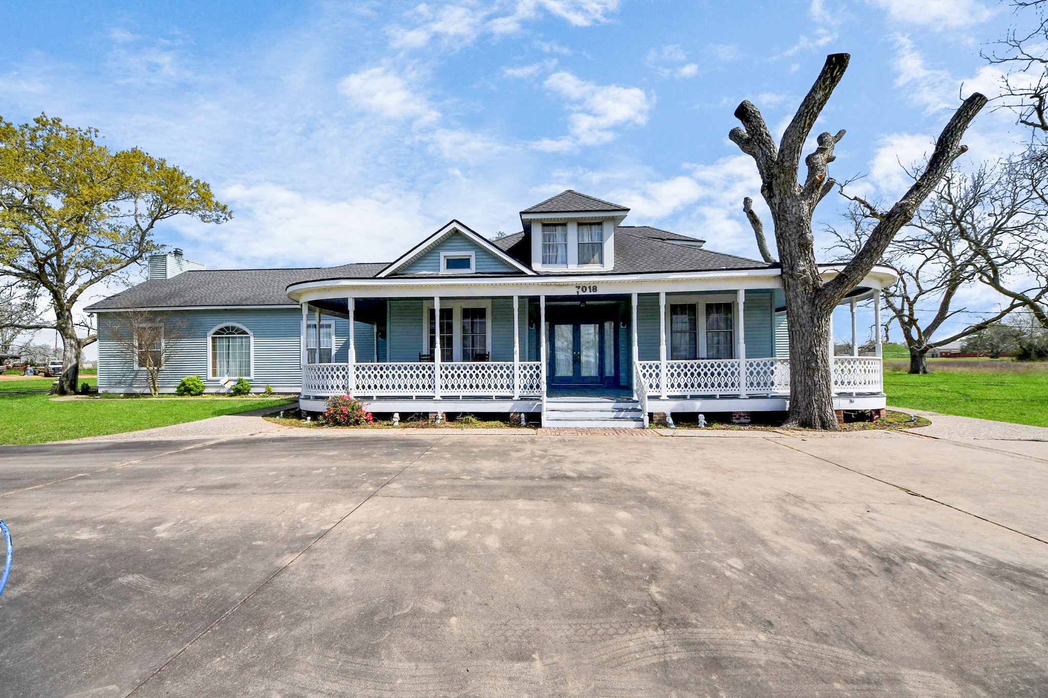 7018 Railroad Street Property Photo