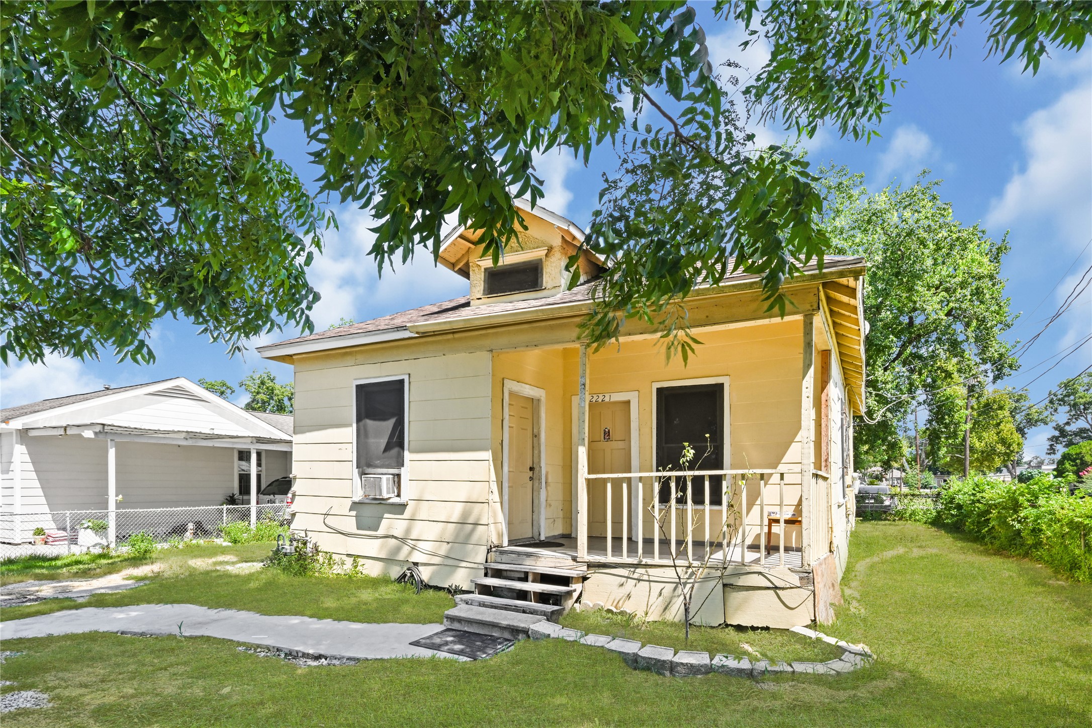 2221 Vance Street Property Photo 1