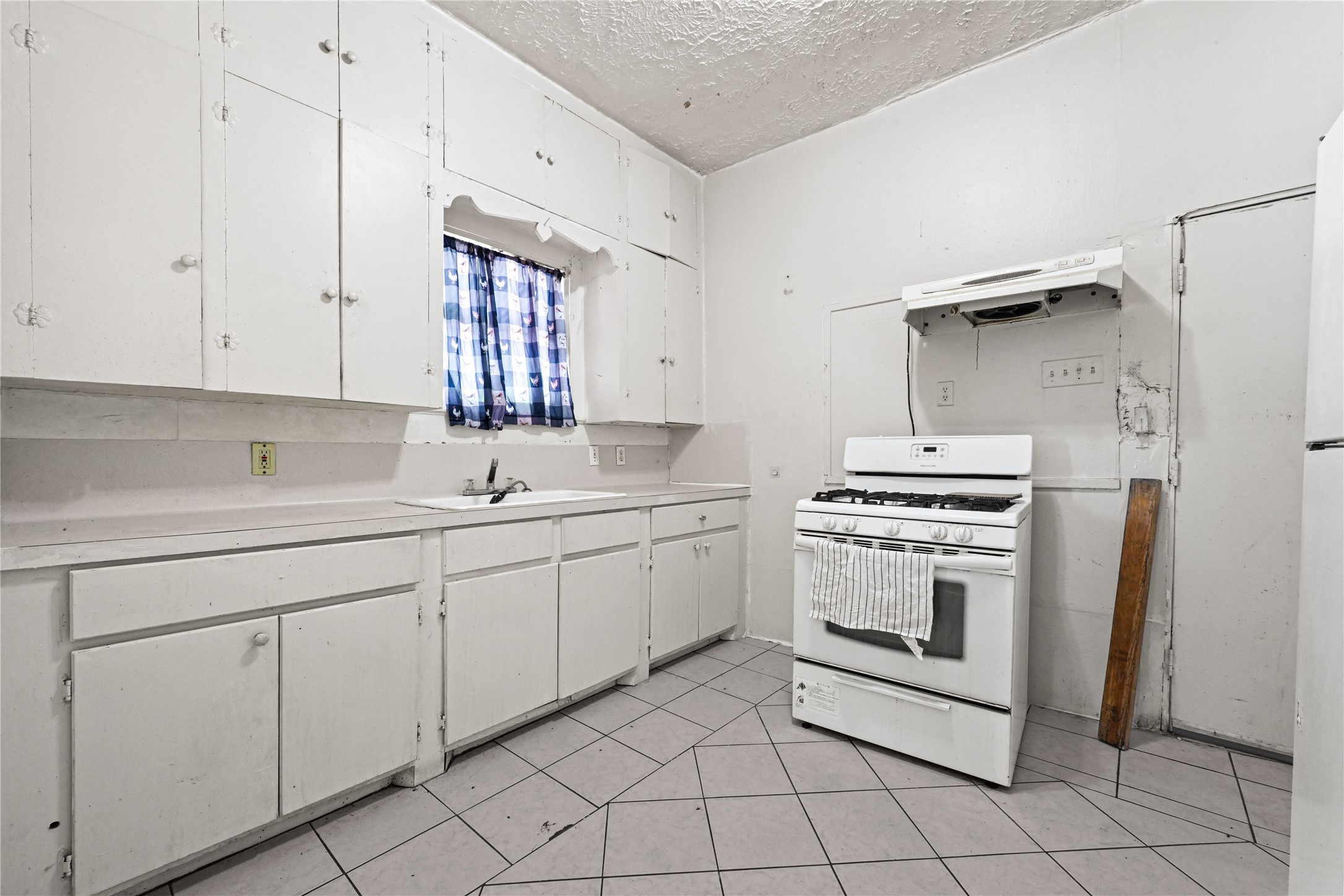 2221 Vance Street Property Photo 12