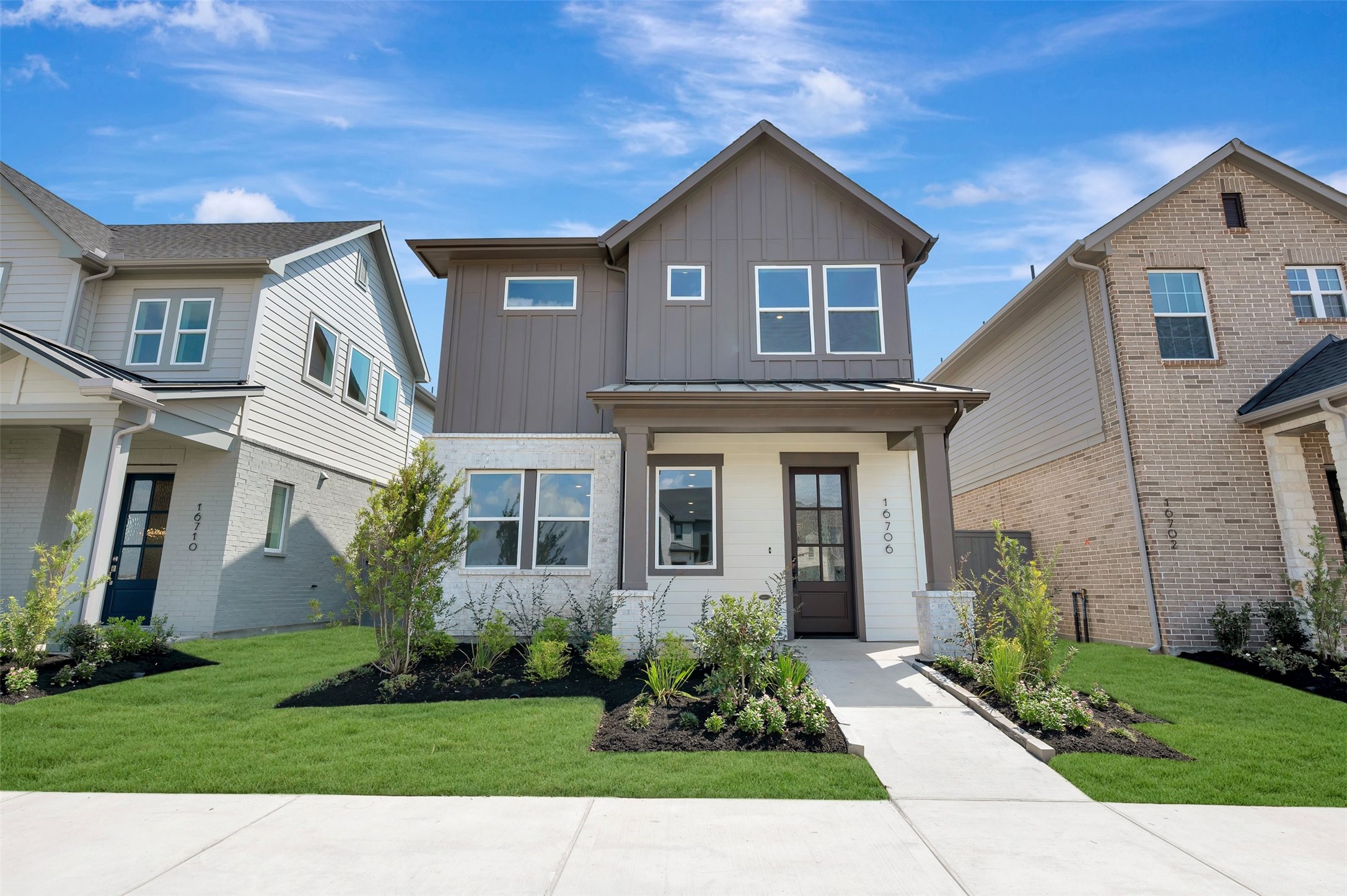 16706 Vibrant Avenue Property Photo 1