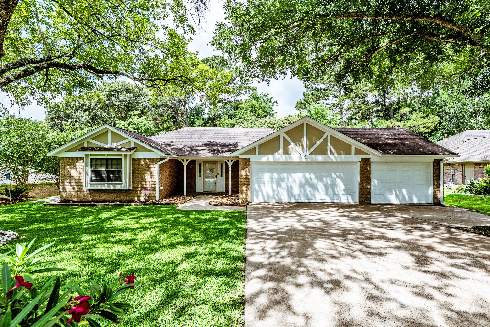610 Green Hills Drive Property Photo 1