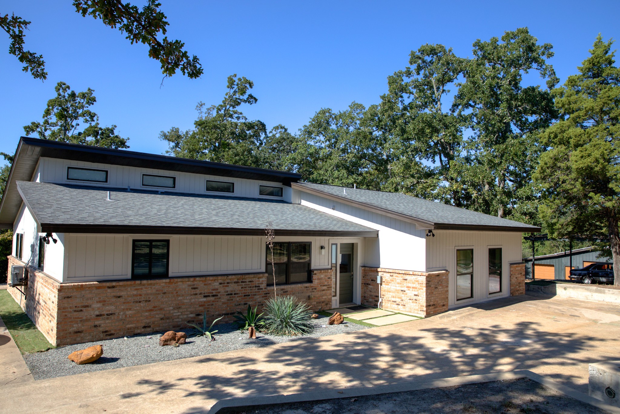 6159 Crestview Drive Property Photo 2