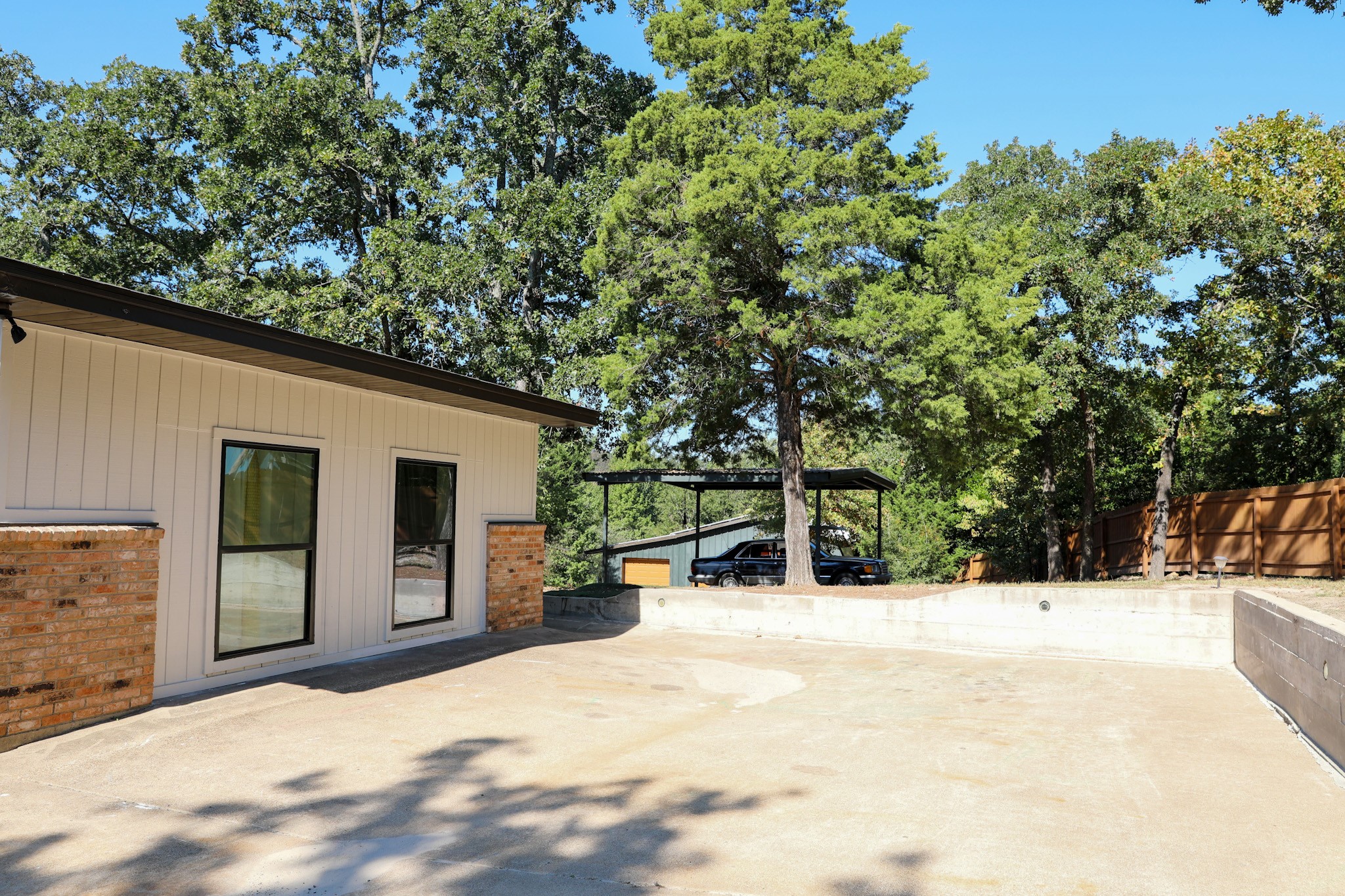 6159 Crestview Drive Property Photo 3