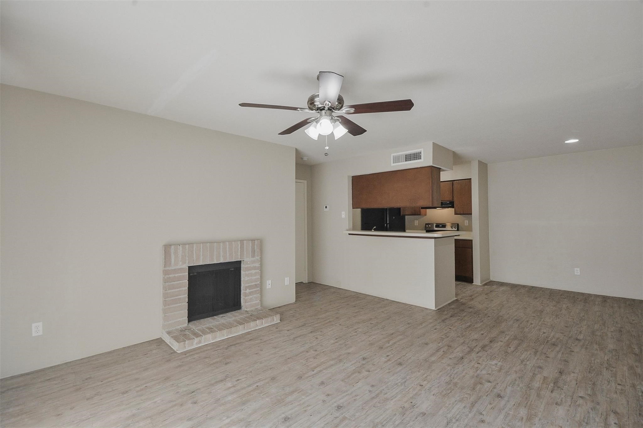 12905 Woodforest Bl 704 Property Photo 3