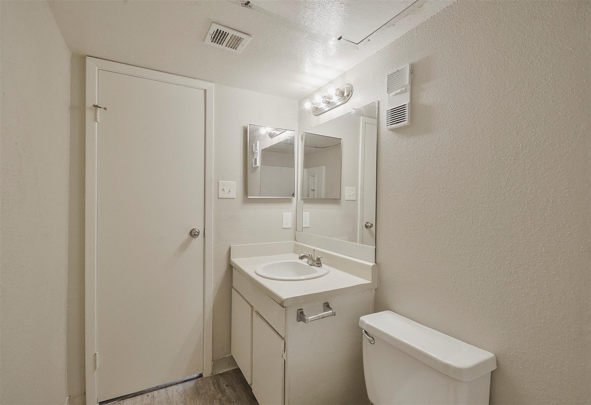 12905 Woodforest Bl 704 Property Photo 16