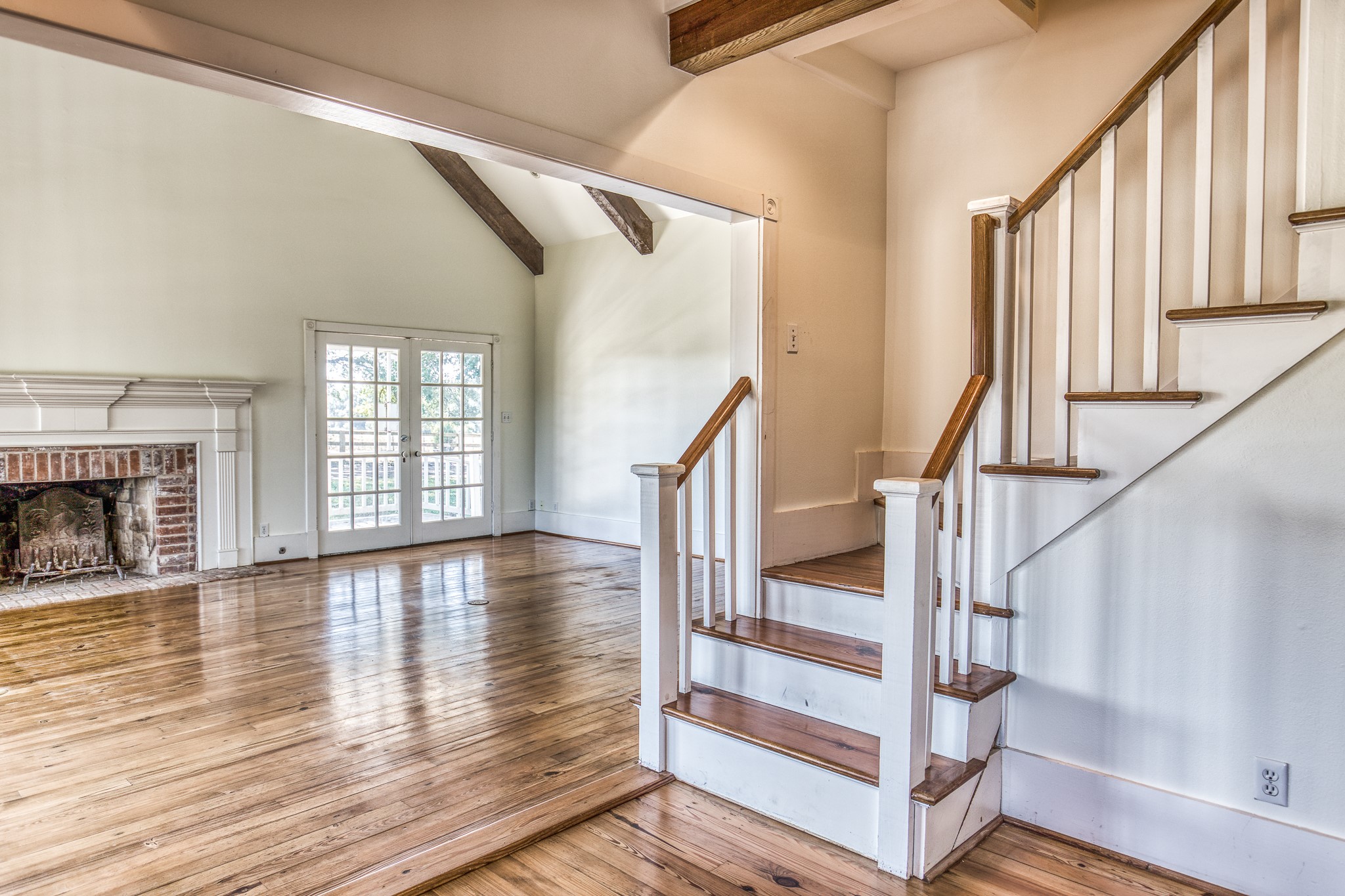 1712 Lynn Road Property Photo 11