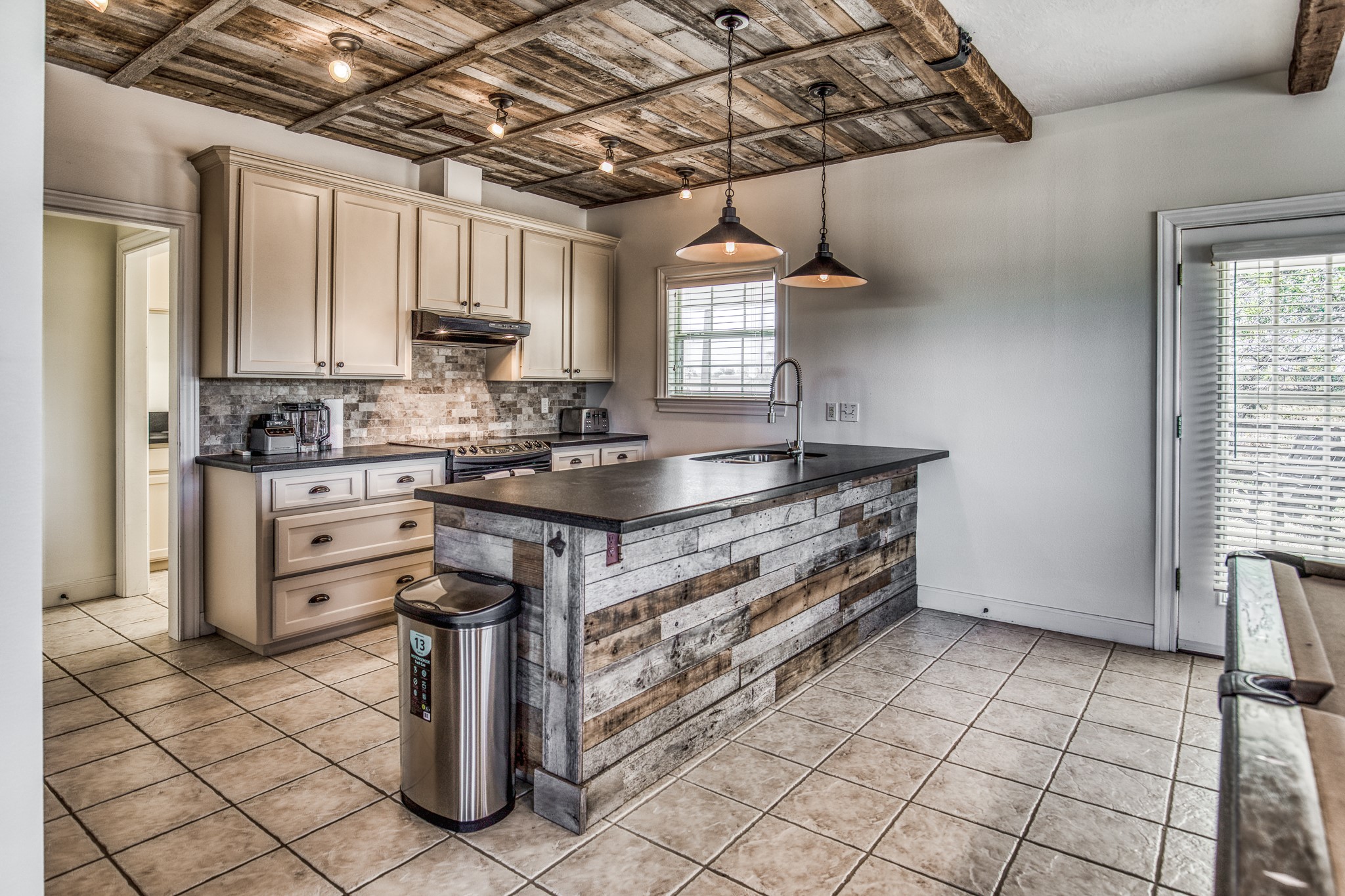 1712 Lynn Road Property Photo 37