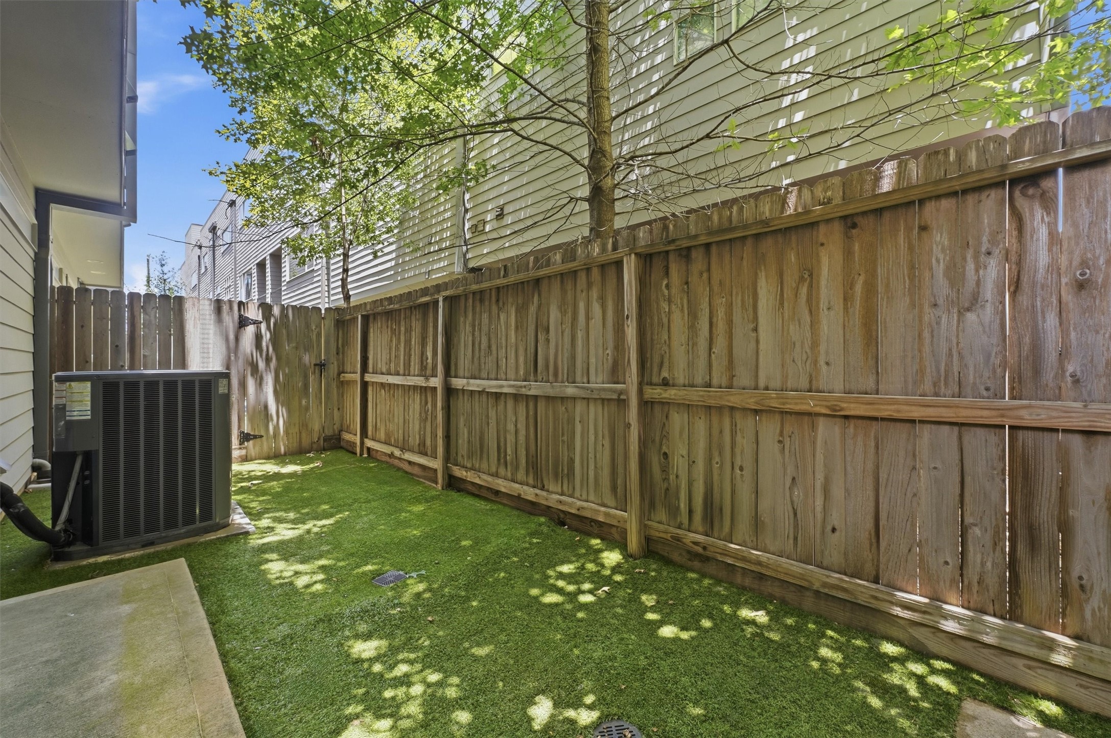2338 Commerce Street Property Photo 10