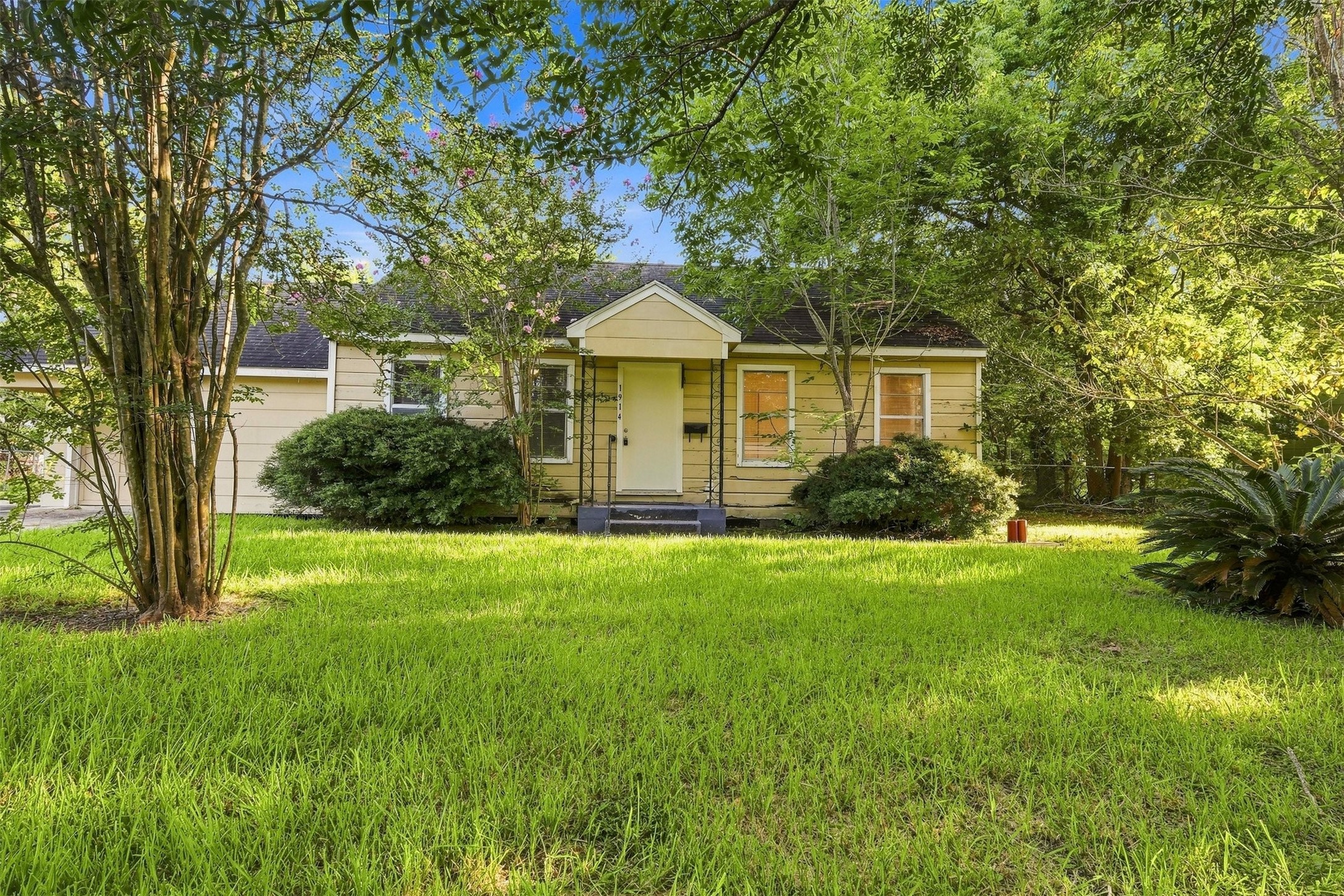 1914 Oaklawn Drive Property Photo 1