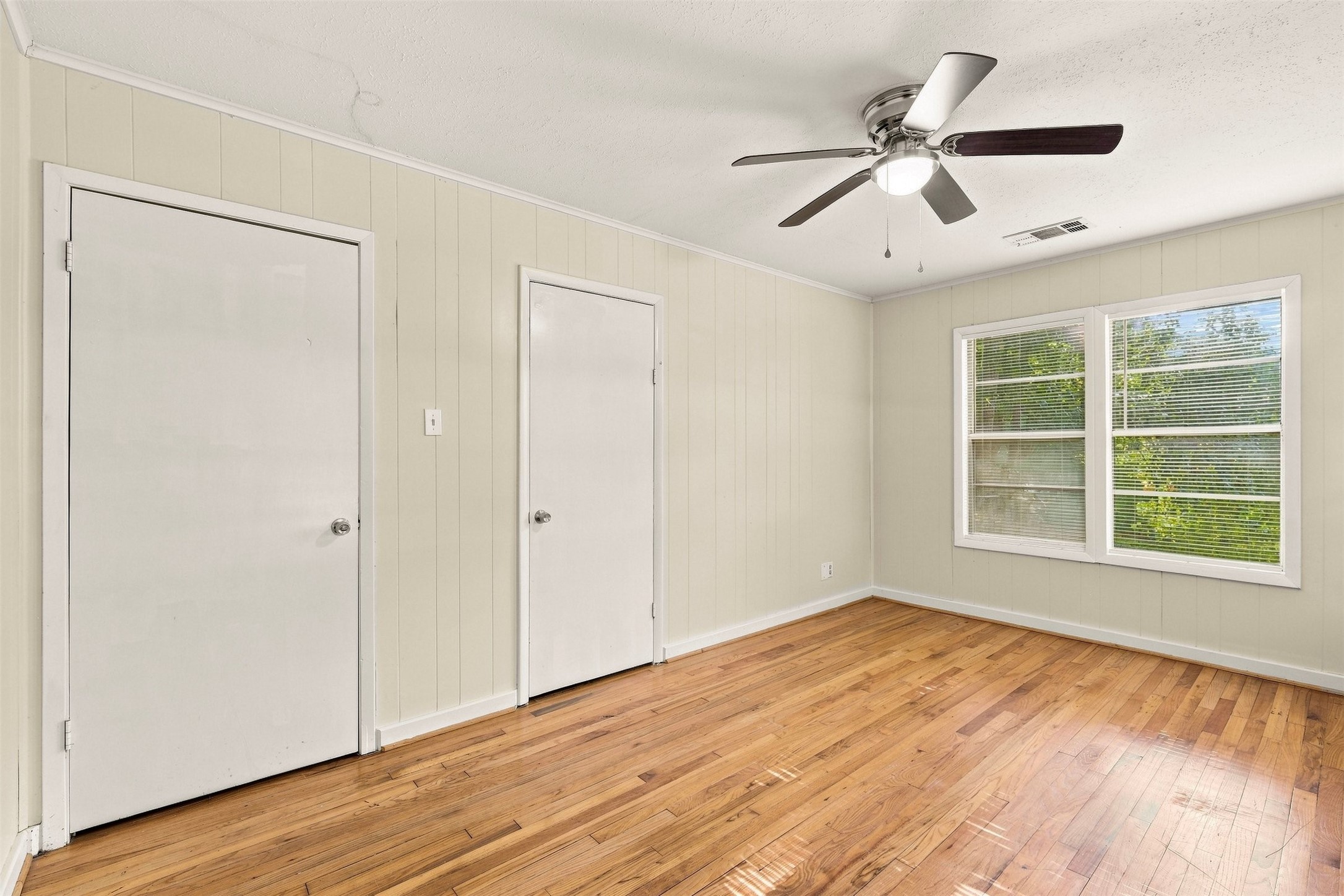 1914 Oaklawn Drive Property Photo 4