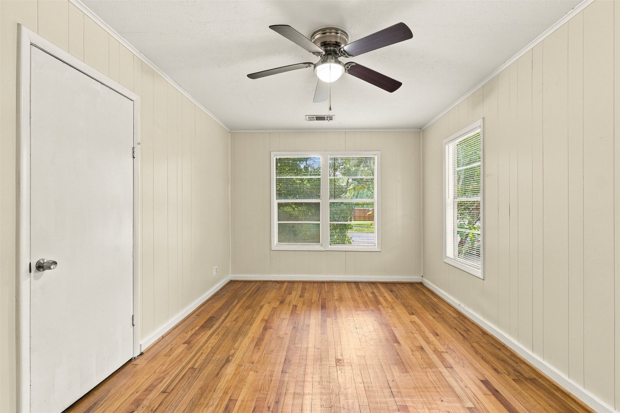 1914 Oaklawn Drive Property Photo 5
