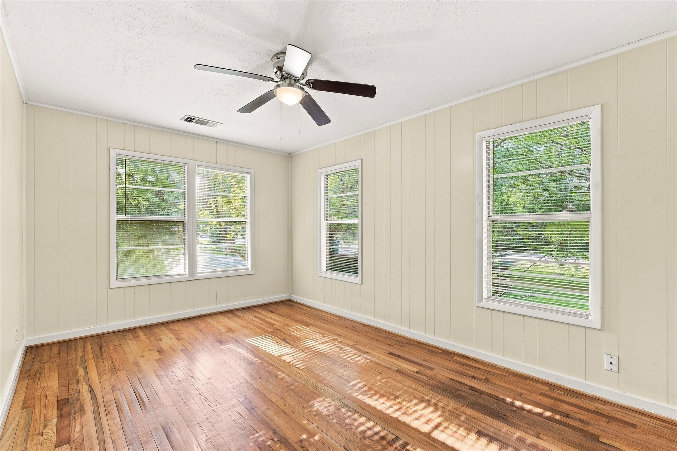 1914 Oaklawn Drive Property Photo 7