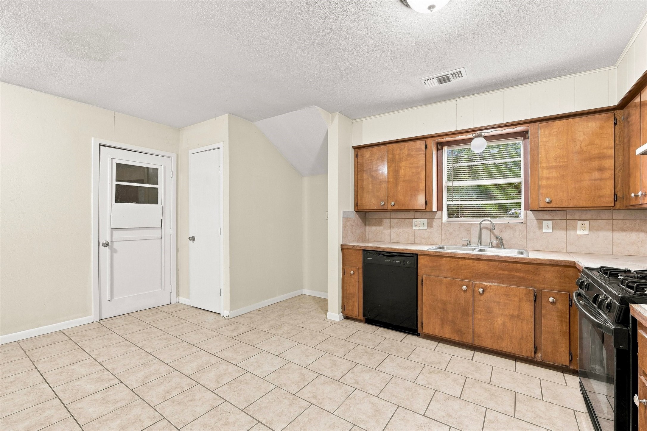 1914 Oaklawn Drive Property Photo 15