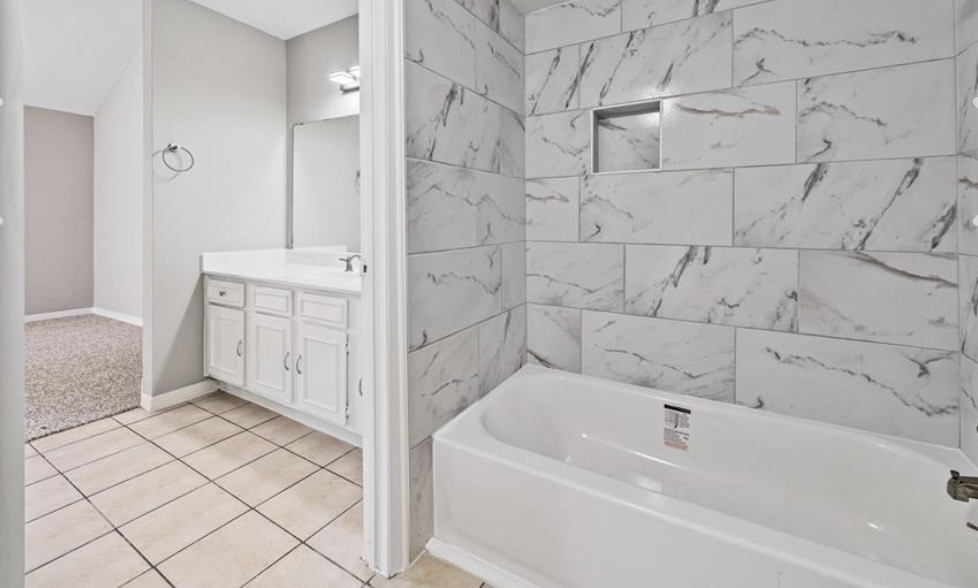 9809 Richmond Avenue E14 Property Photo 22