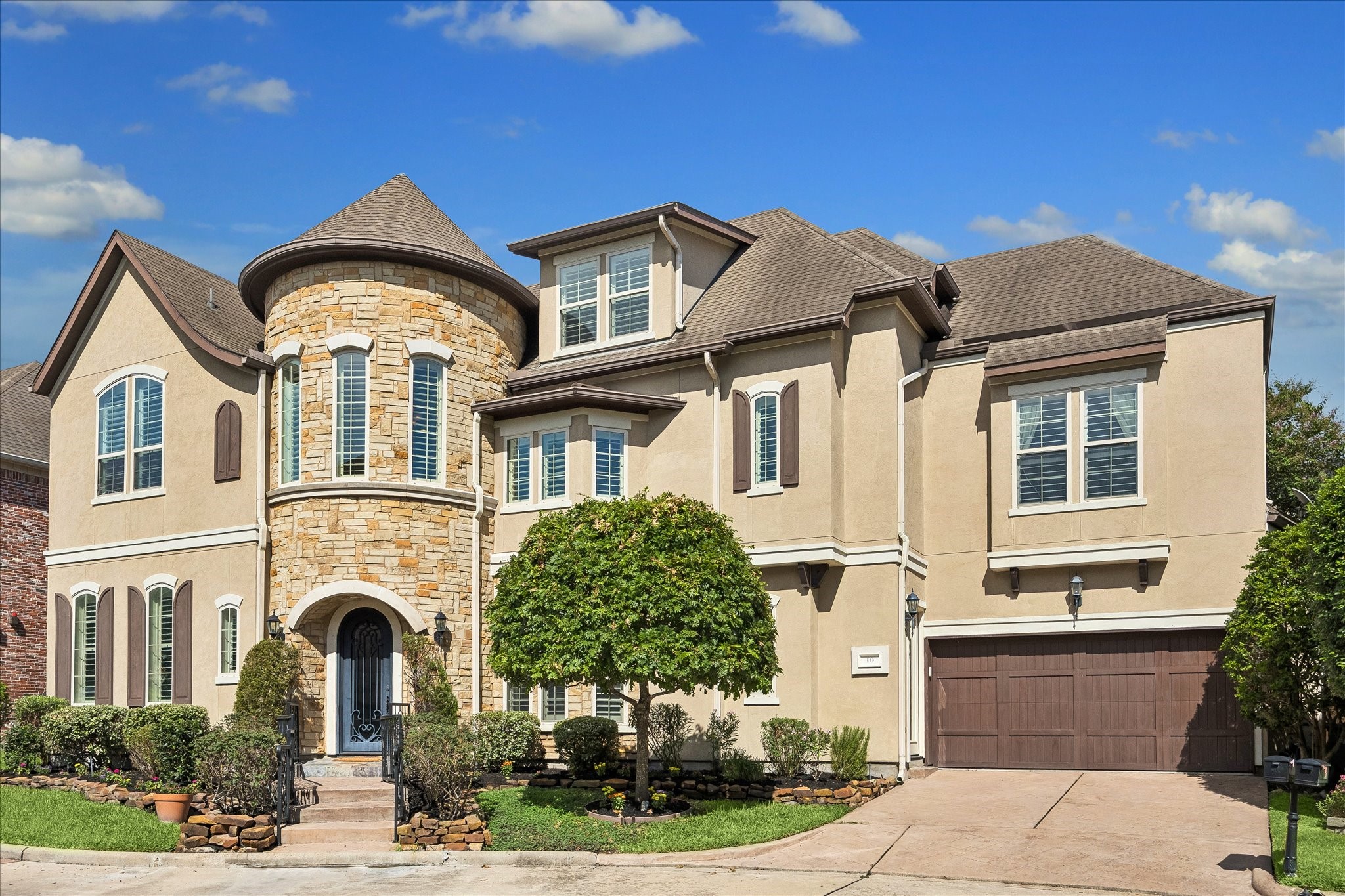 10 Windsor Court Property Photo 2