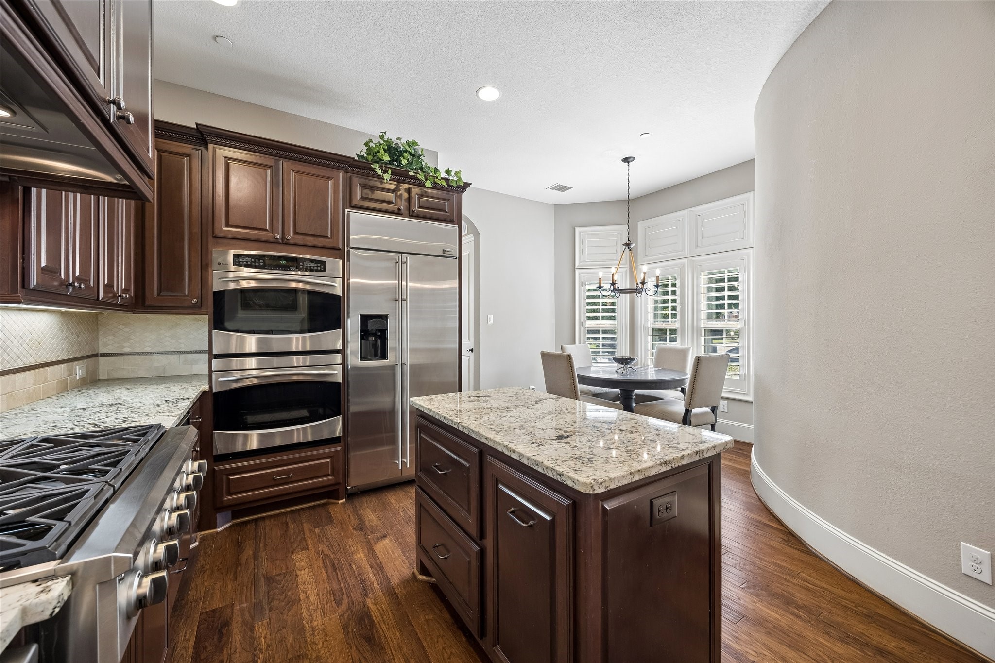 10 Windsor Court Property Photo 7