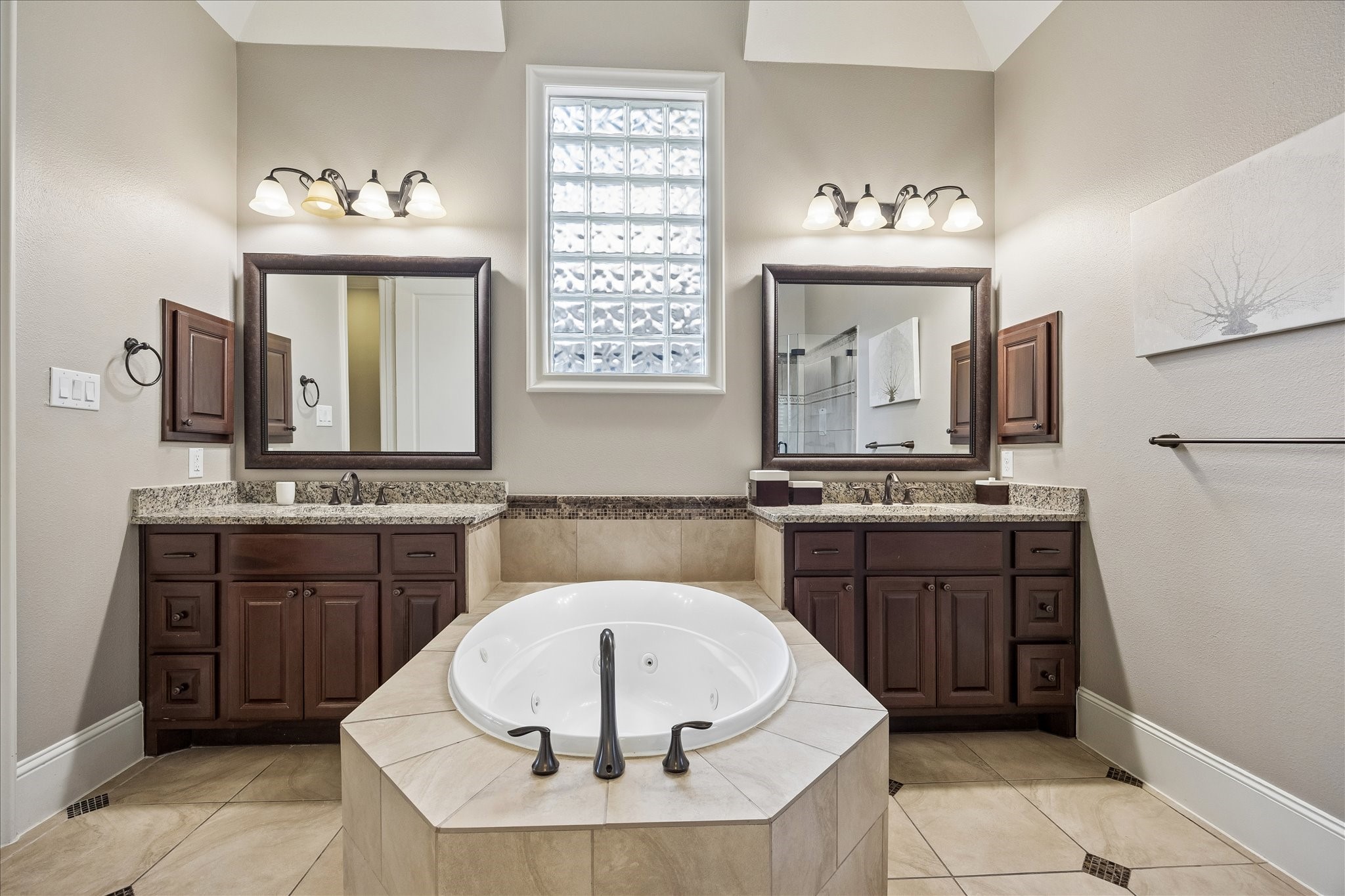 10 Windsor Court Property Photo 17
