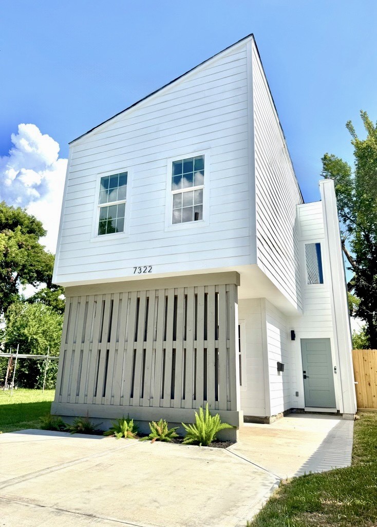 7322 Laredo Street Property Photo 2