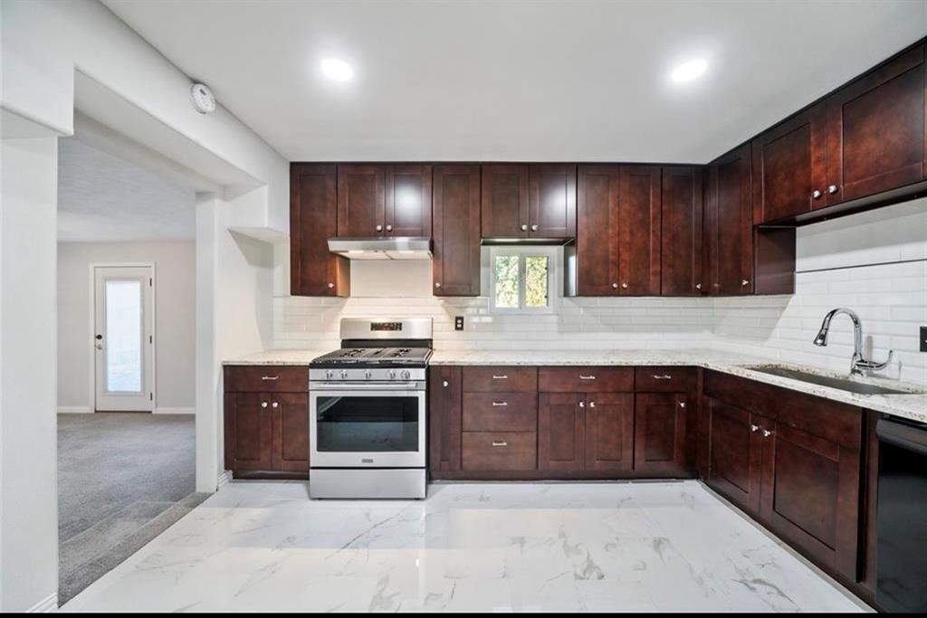 6526 Westview Drive Property Photo 3