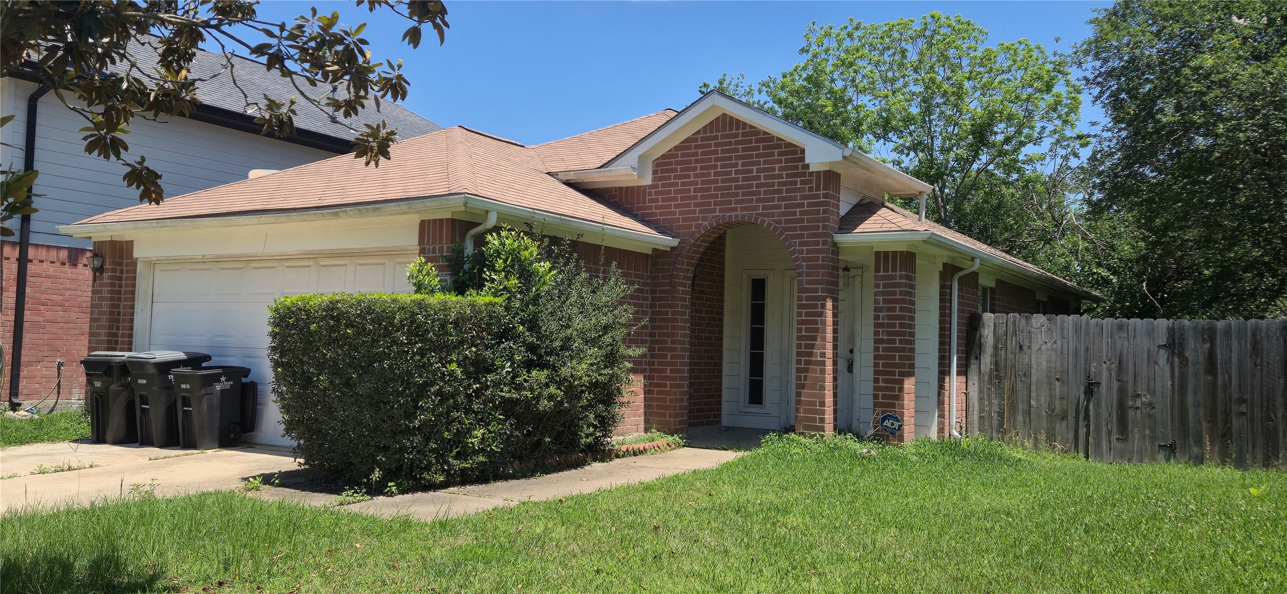 4206 Daisy Meadow Drive Property Photo 2