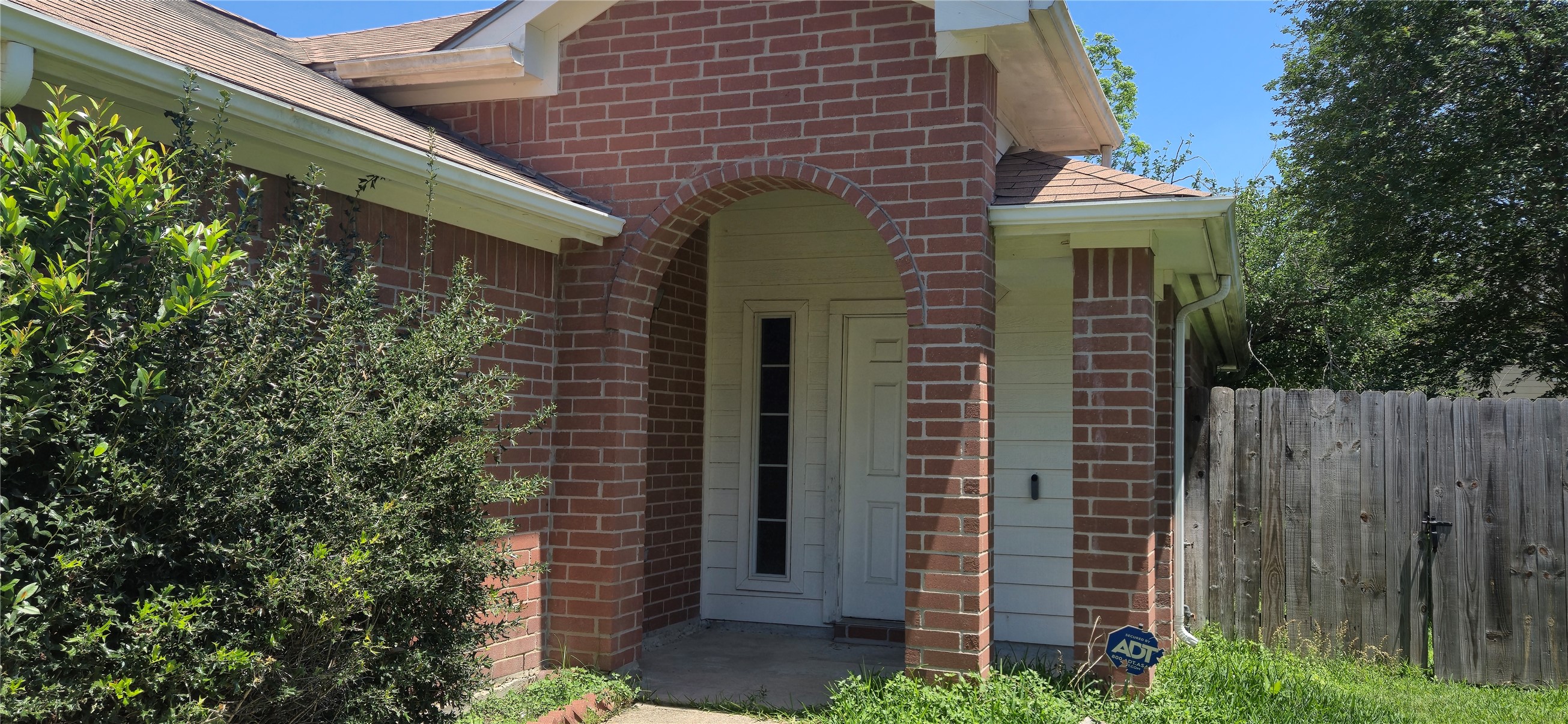 4206 Daisy Meadow Drive Property Photo 3