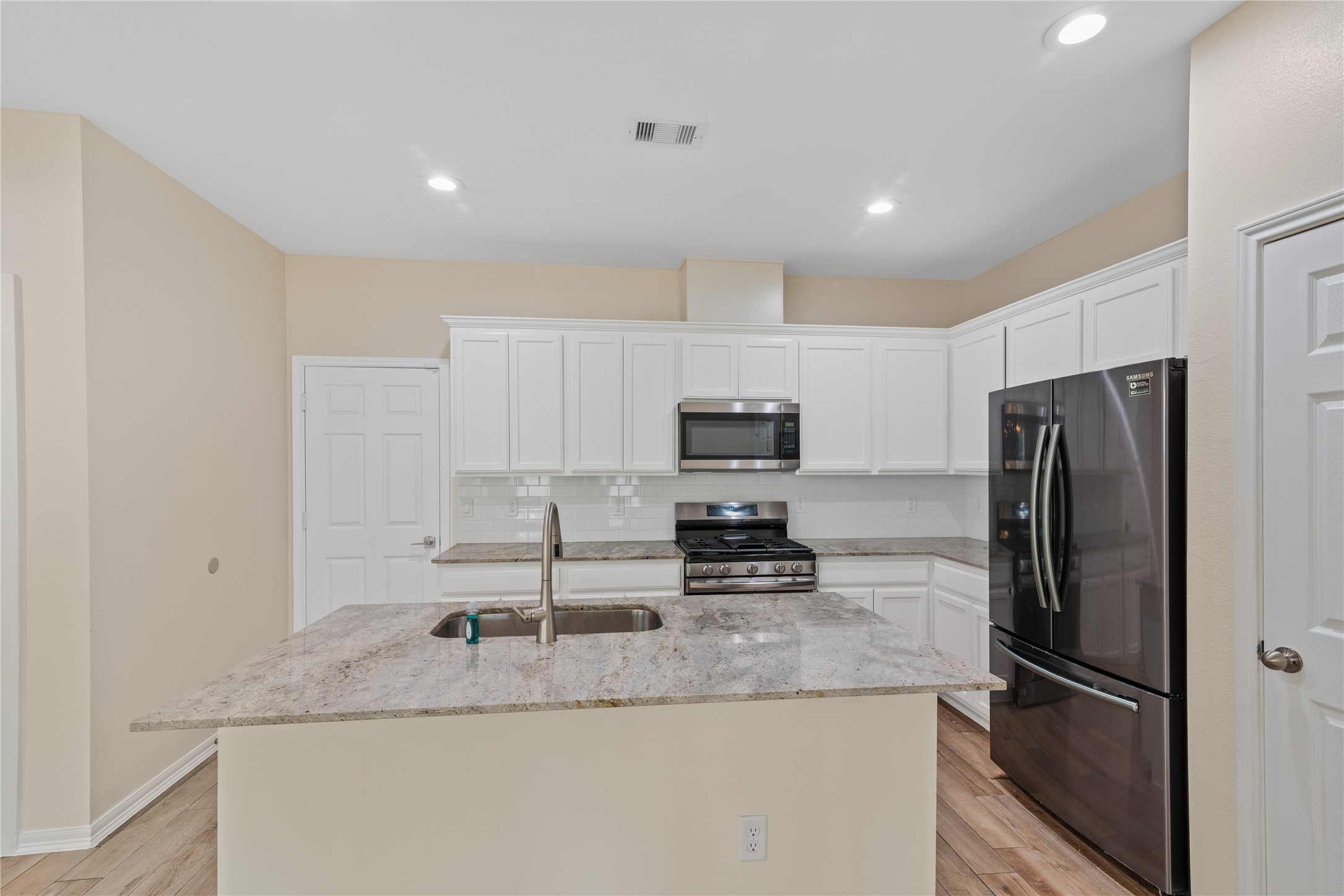 2015 Harlem Street Property Photo 8