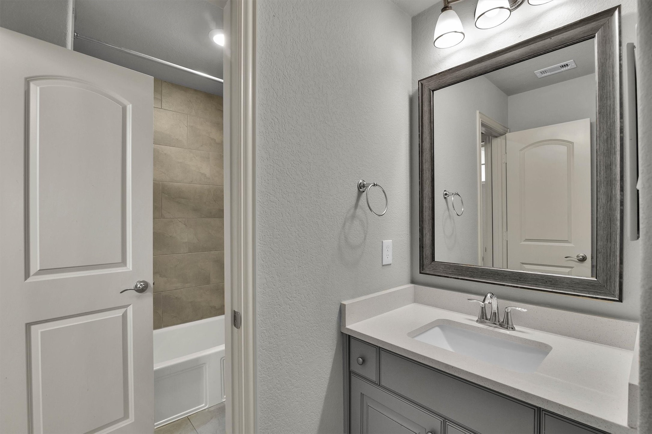 13619 Nearpoint Lane Property Photo 34
