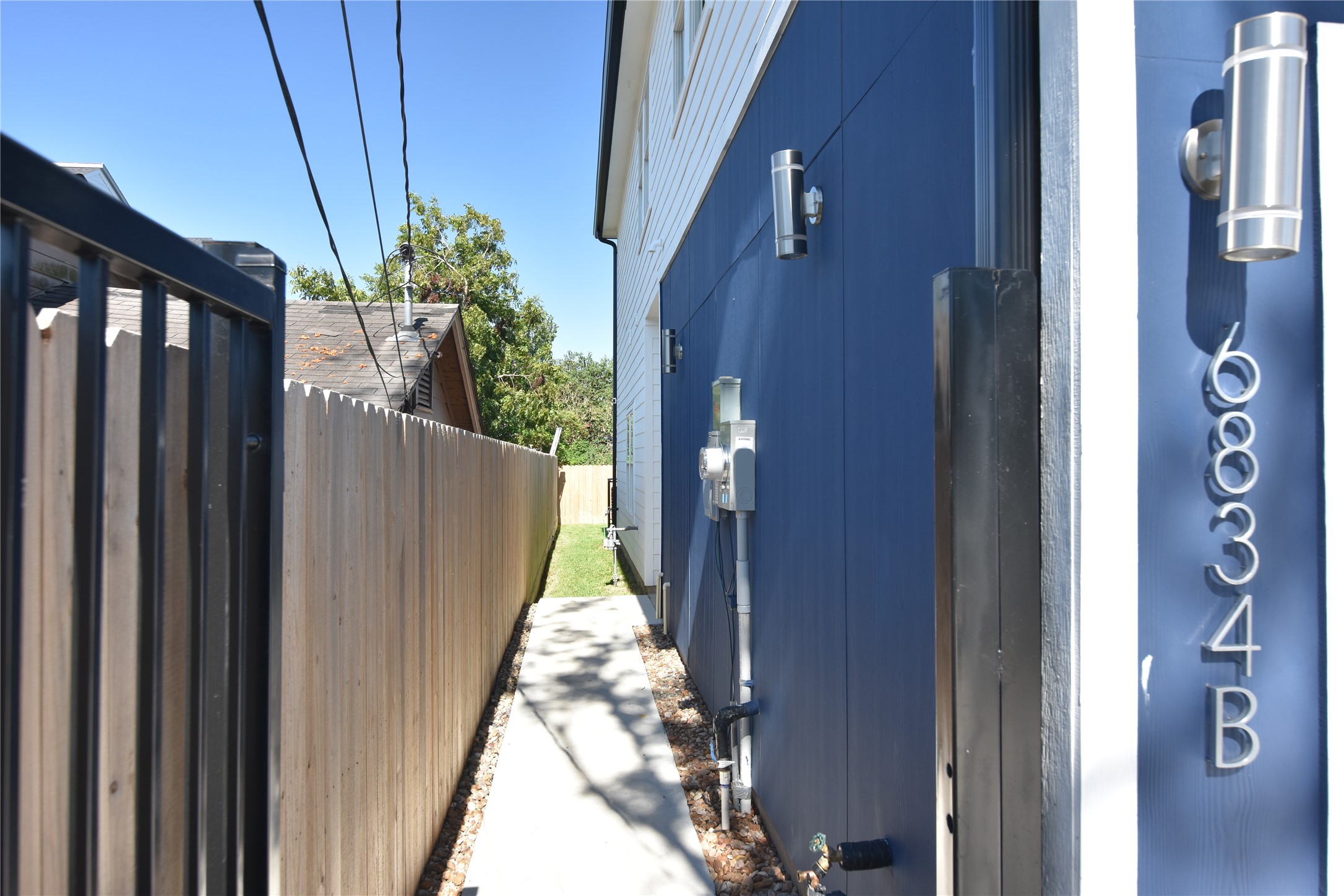 6834 B Foster Street Property Photo 5
