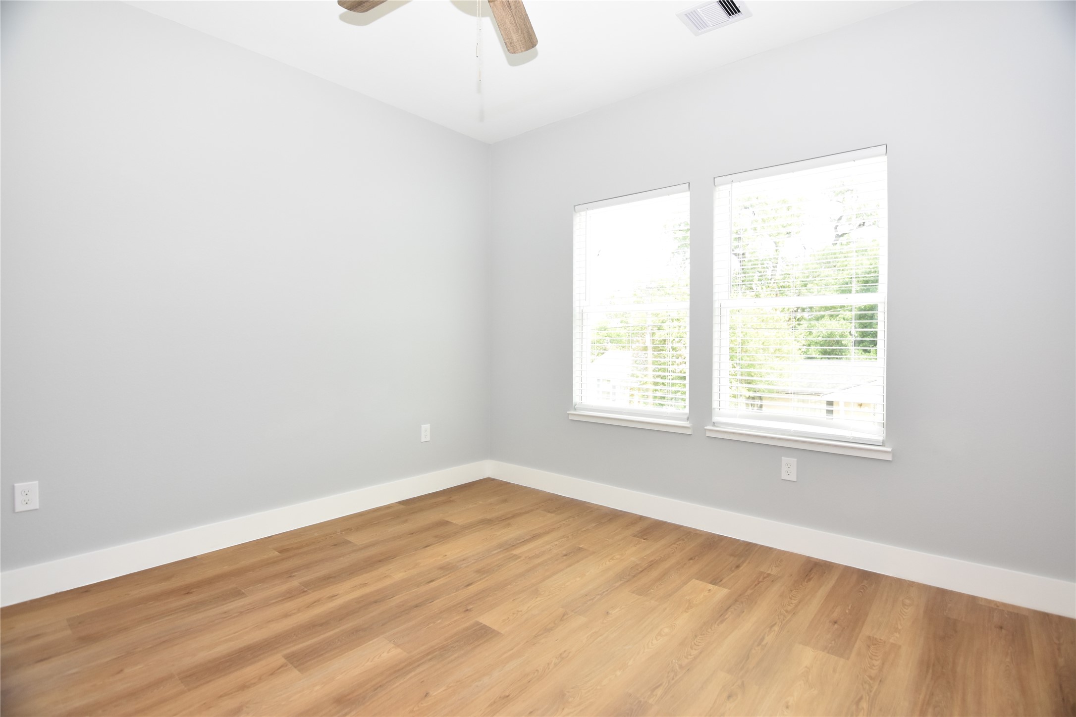 6834 B Foster Street Property Photo 24