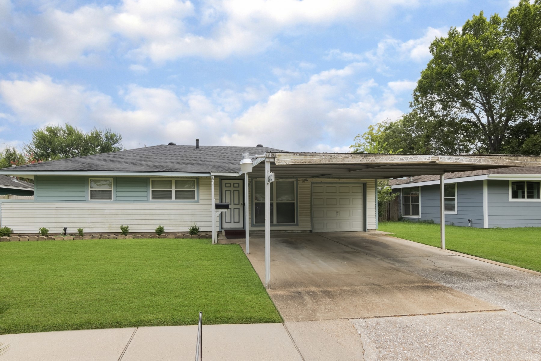 3212 Thornwood Drive Property Photo